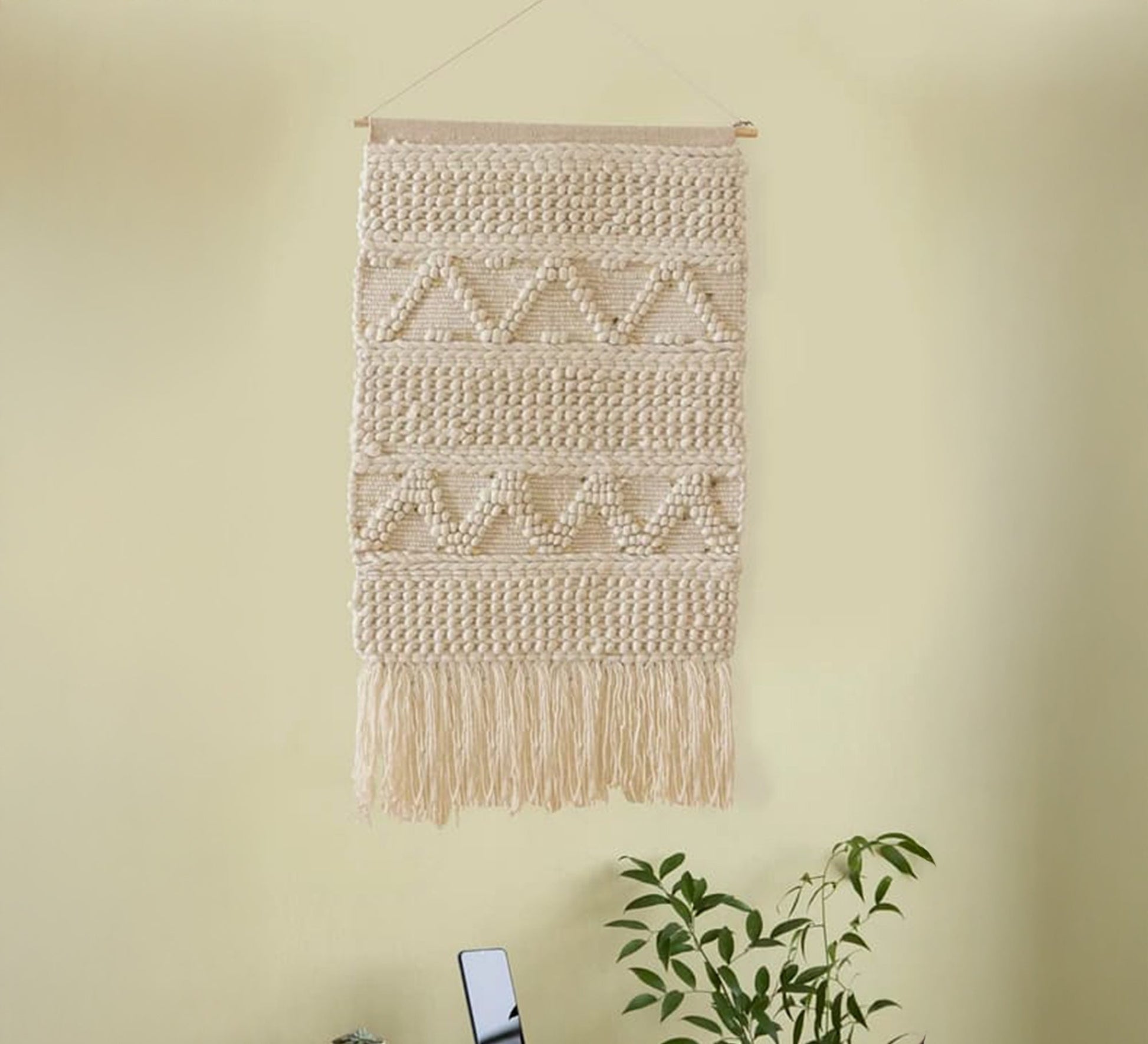 A cozy woolen runner featuring raised knots and a zigzag pattern - Vitrine Furniture - Accessories