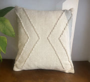 A cushion rich in braided fabric - Vitrine Furniture - Accessories