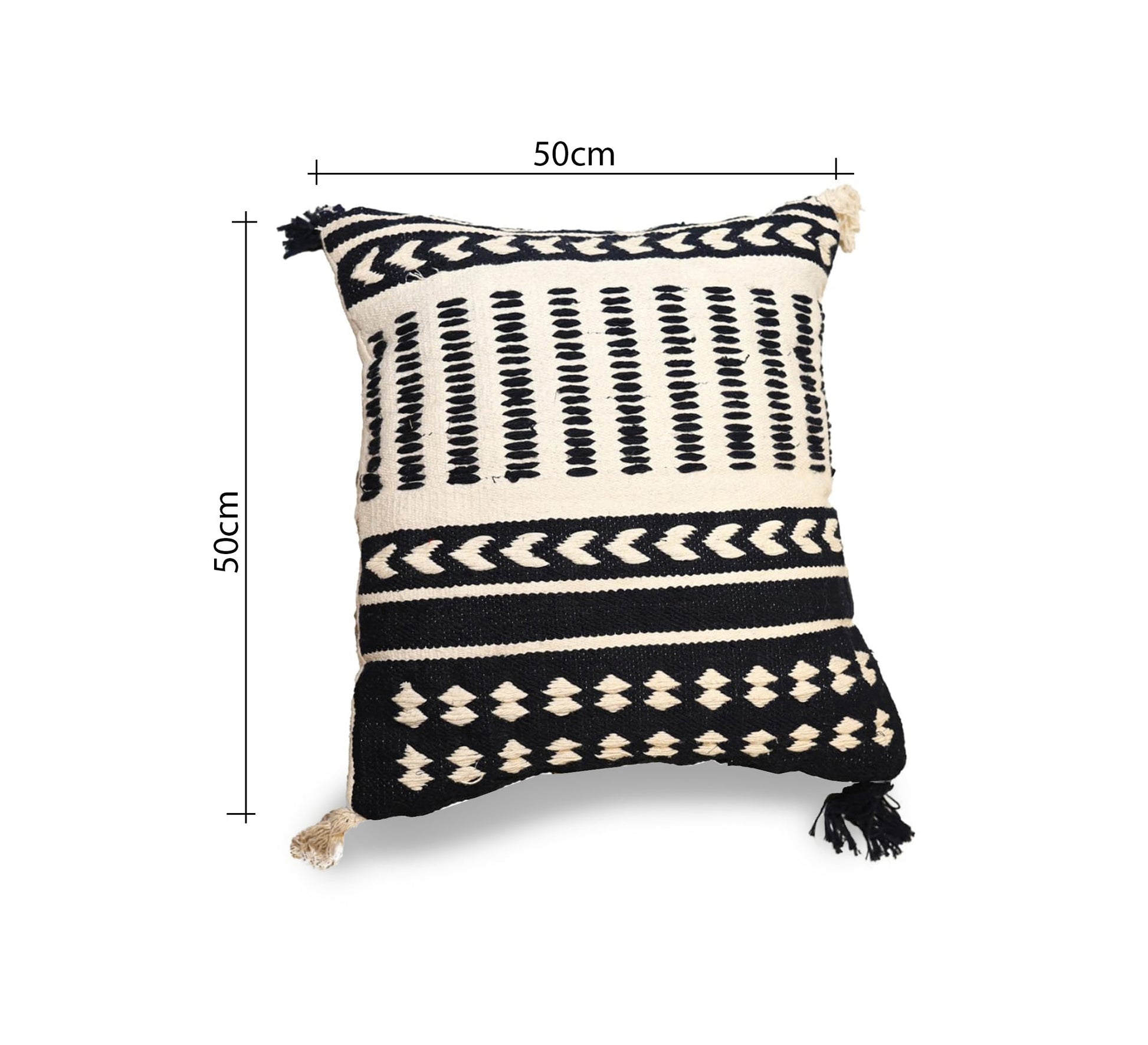 A cushion that highlights the richness of the design. - Vitrine Furniture - Accessories