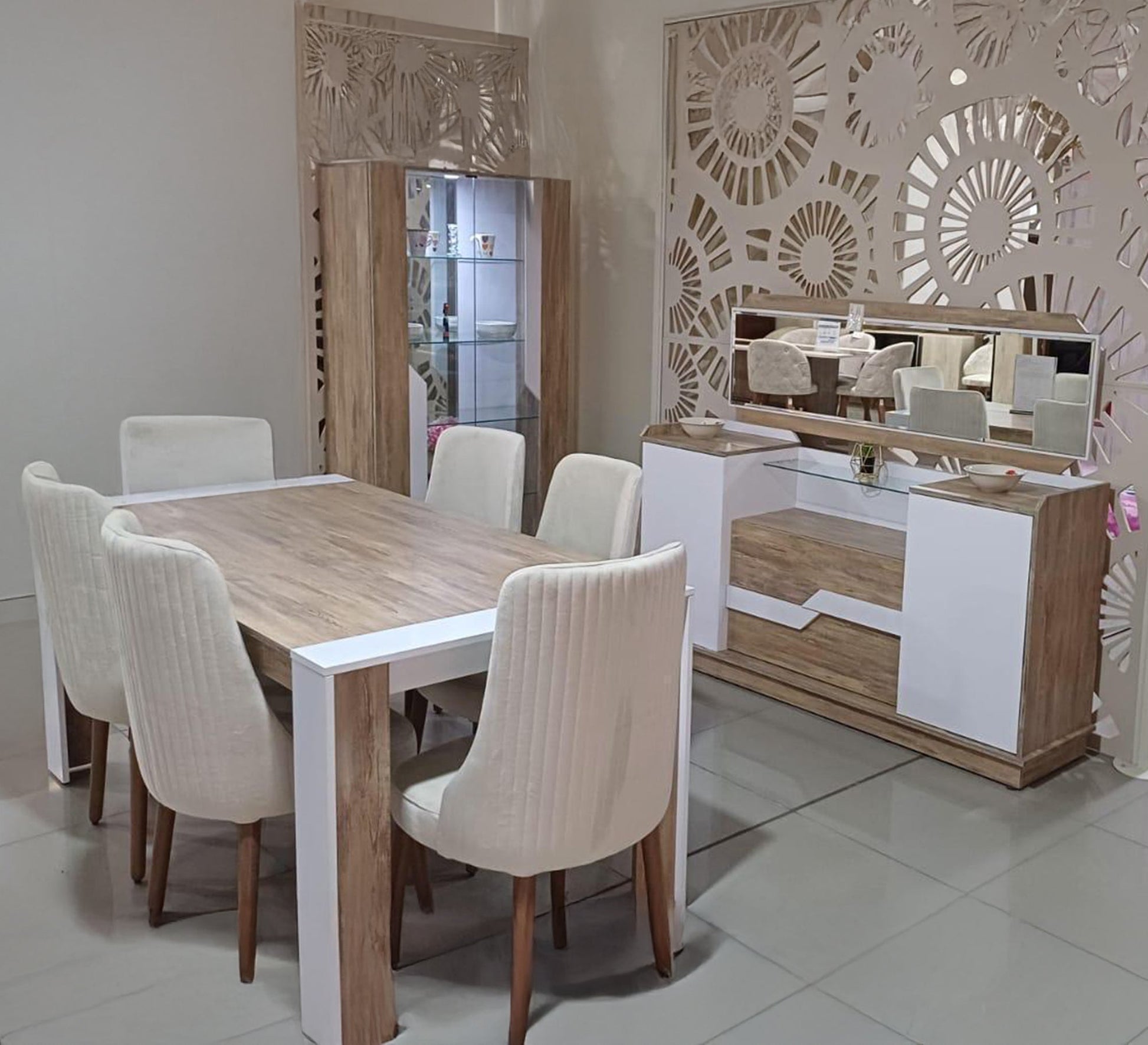 A dining room in white with touches of beige wood. - Vitrine Furniture - Furniture
