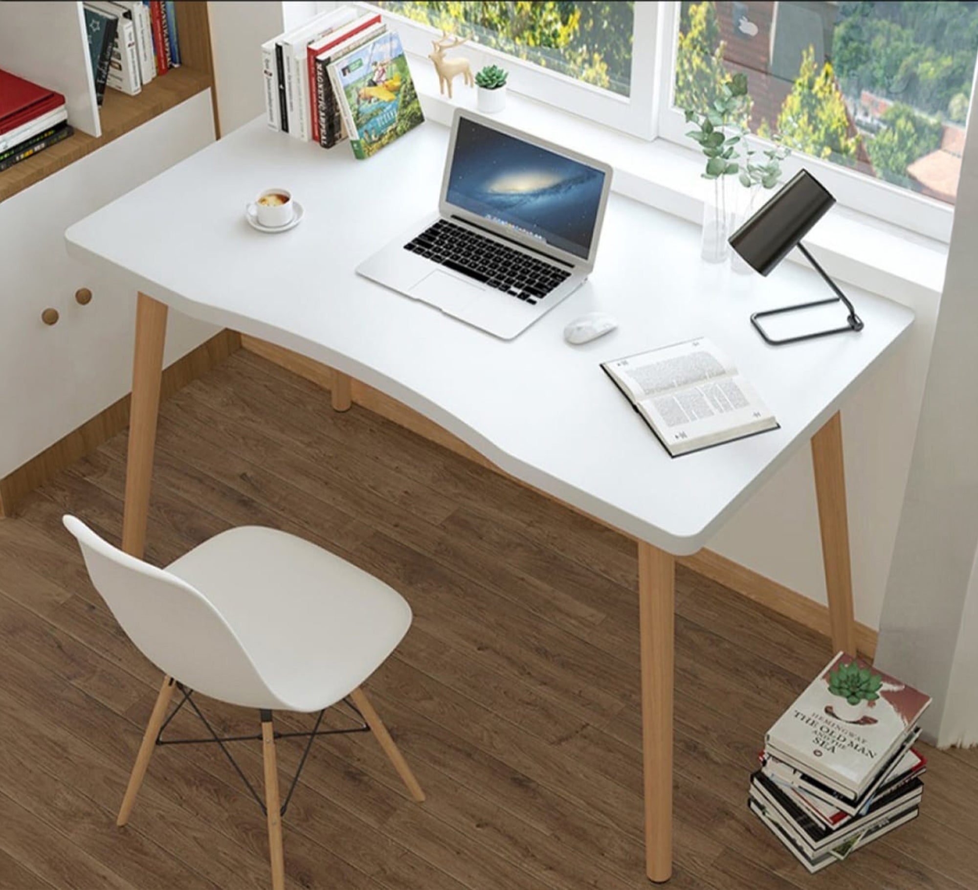 A distinctive office with a simple design. - Vitrine Furniture - Desks