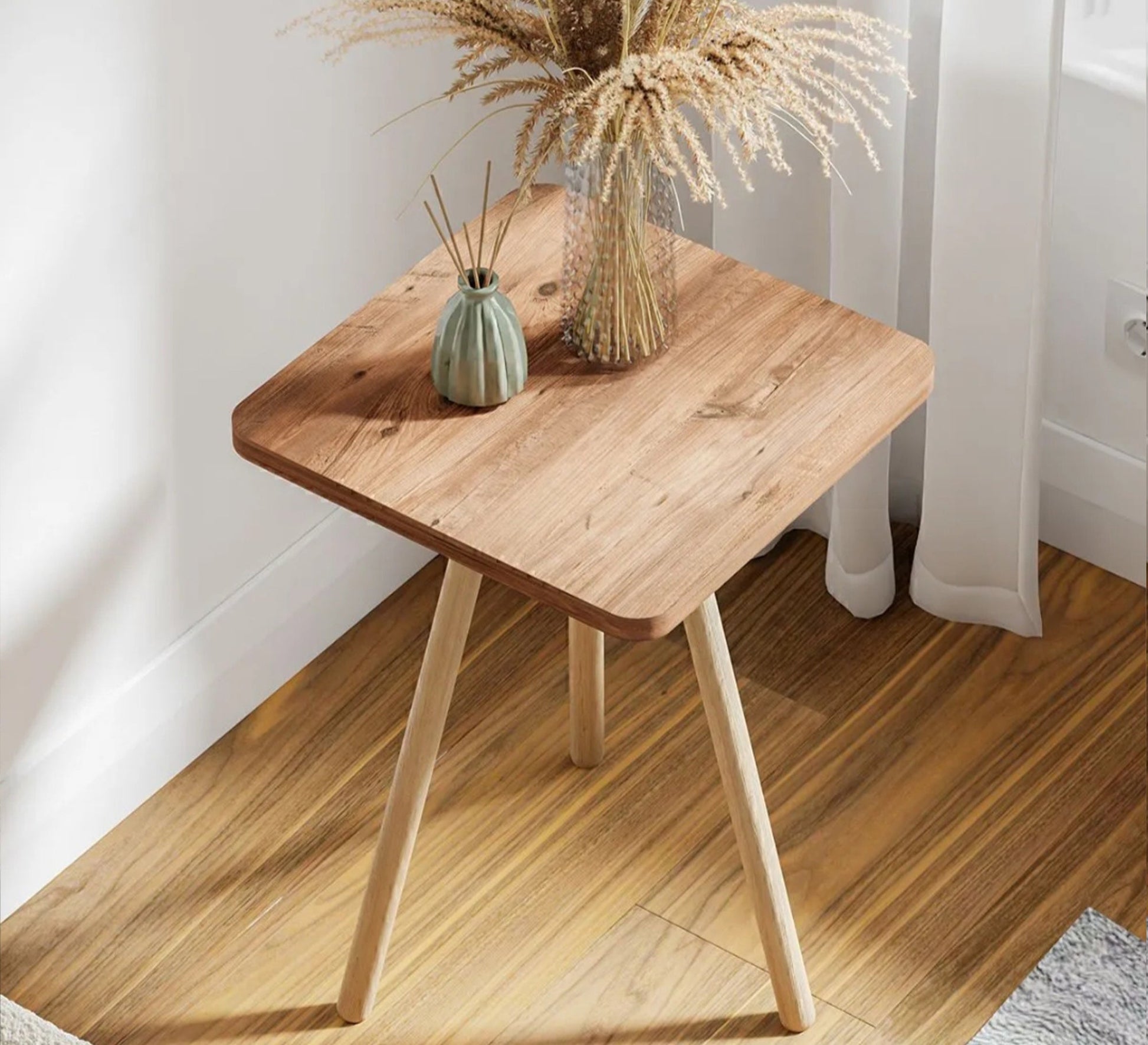 A distinctive square side table with a beautiful design - Vitrine Furniture - Side Tables