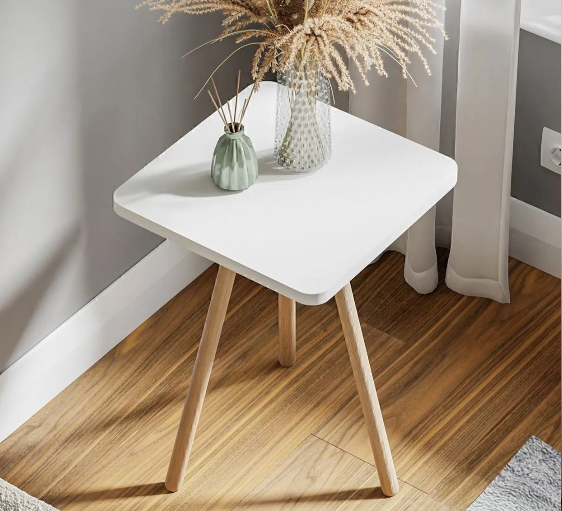 A distinctive square side table with a beautiful design - Vitrine Furniture - Side Tables