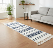 A flat rug with delicate diamond accents - Vitrine Furniture - Accessories