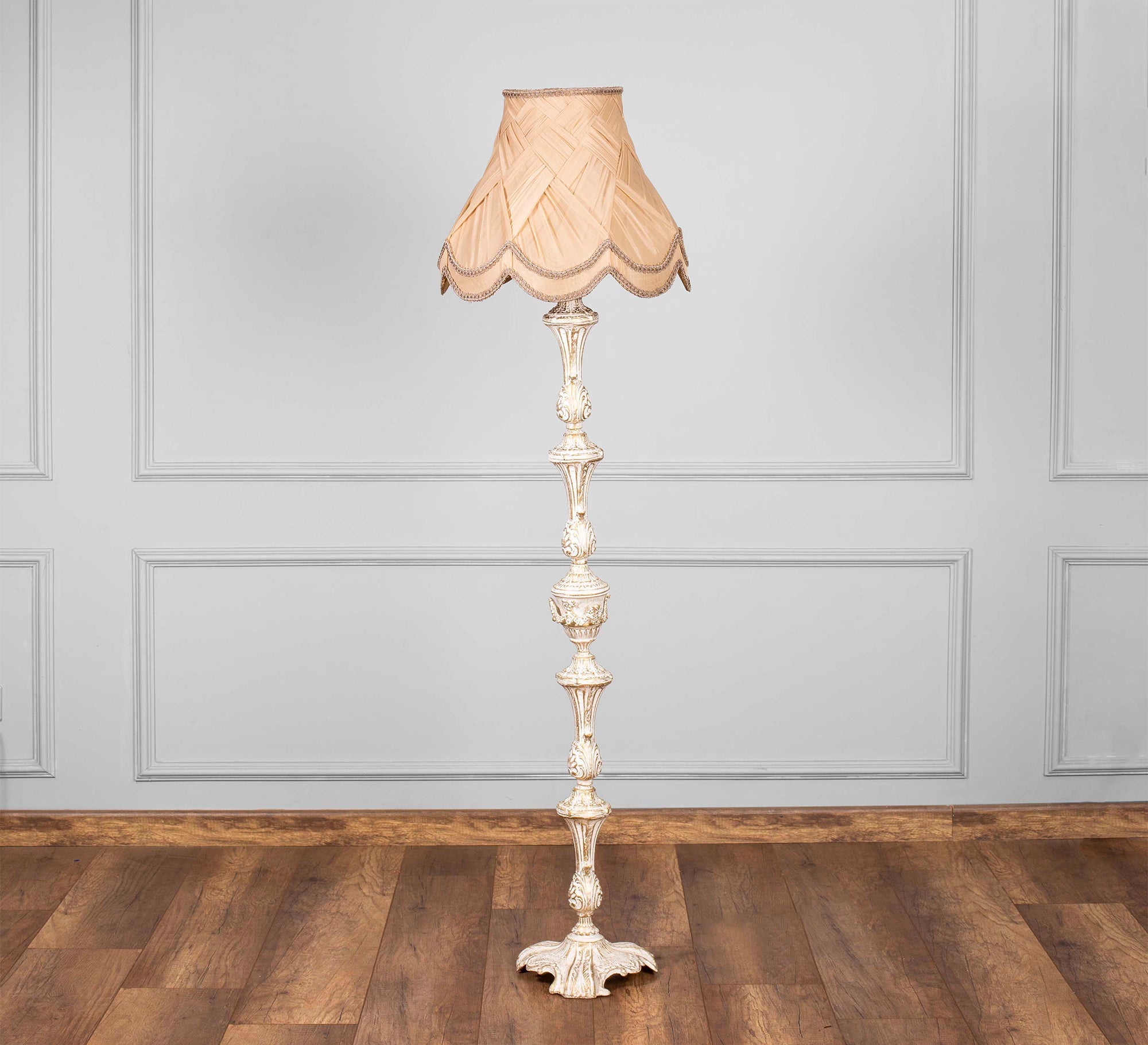 A floor lamp that adds a special sparkle - Vitrine Furniture - Lighting