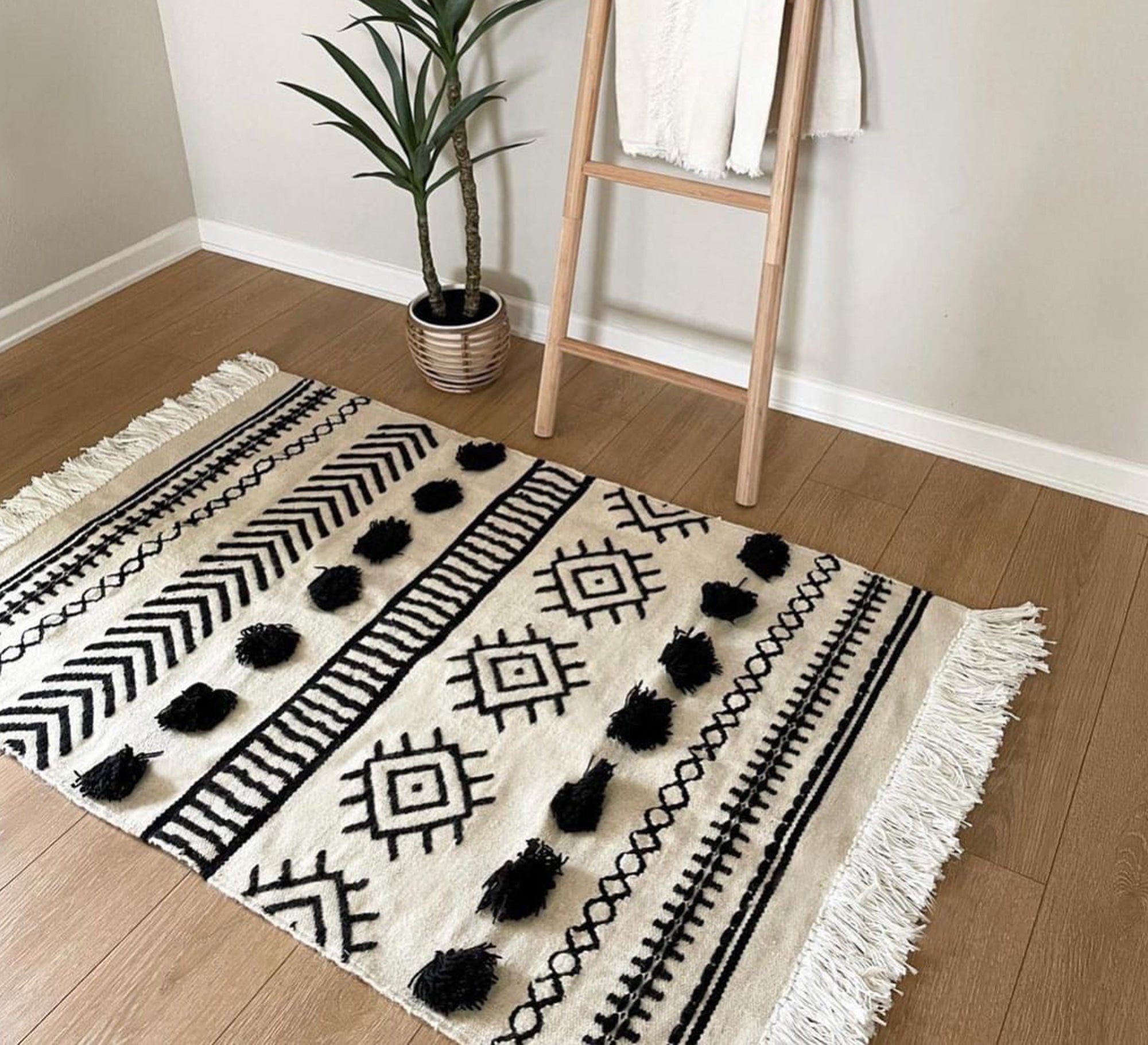 A floor rug that elevates your home decor - Vitrine Furniture - Accessories