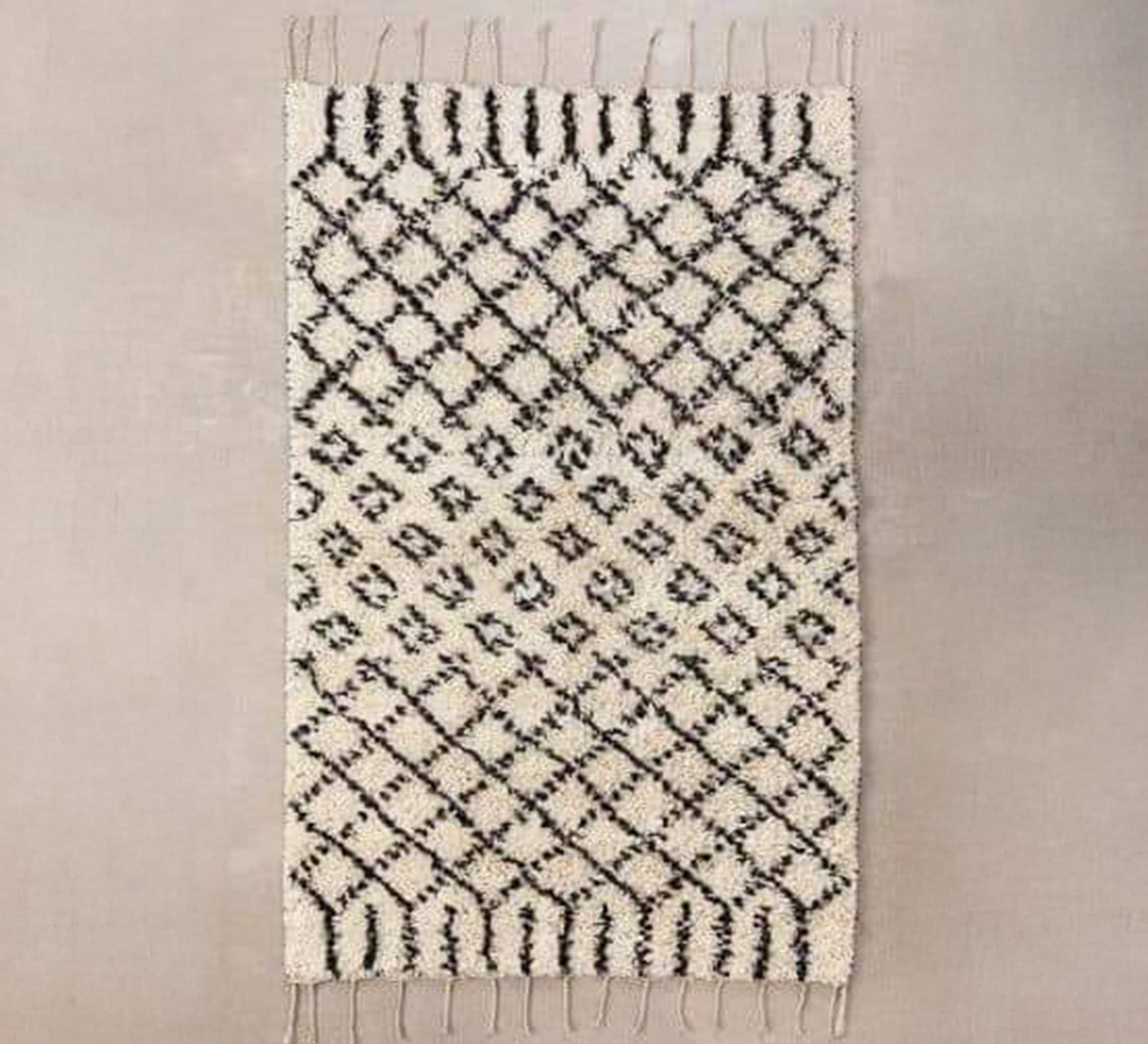 A floor rug with an interlocking grid pattern. - Vitrine Furniture - Accessories