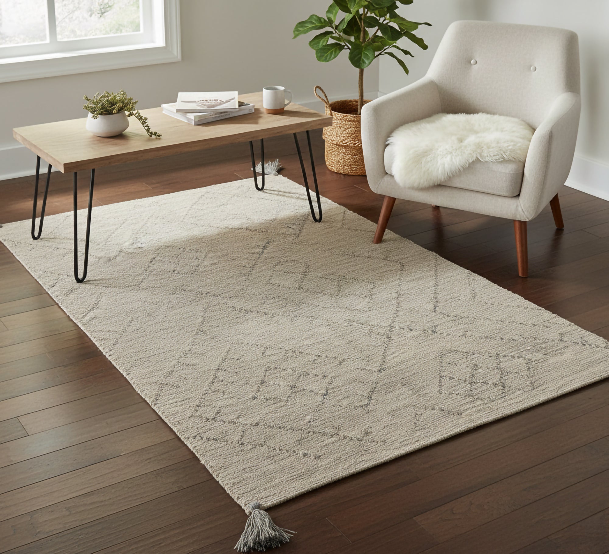 A gray rug with a delicate geometric diamond pattern - Vitrine Furniture - Accessories