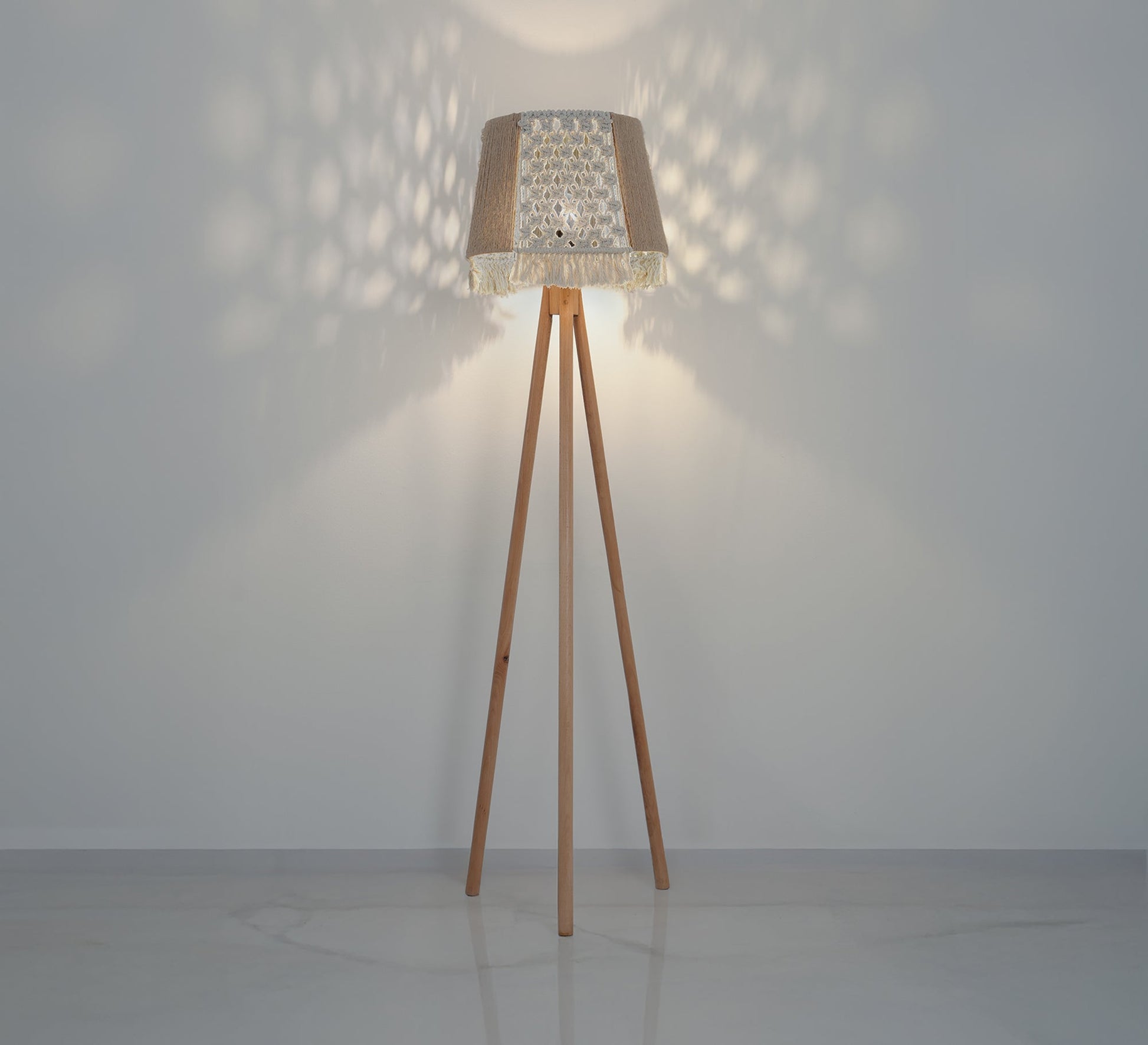 A lampshade for a home brimming with warmth - Vitrine Furniture - Floor lamps