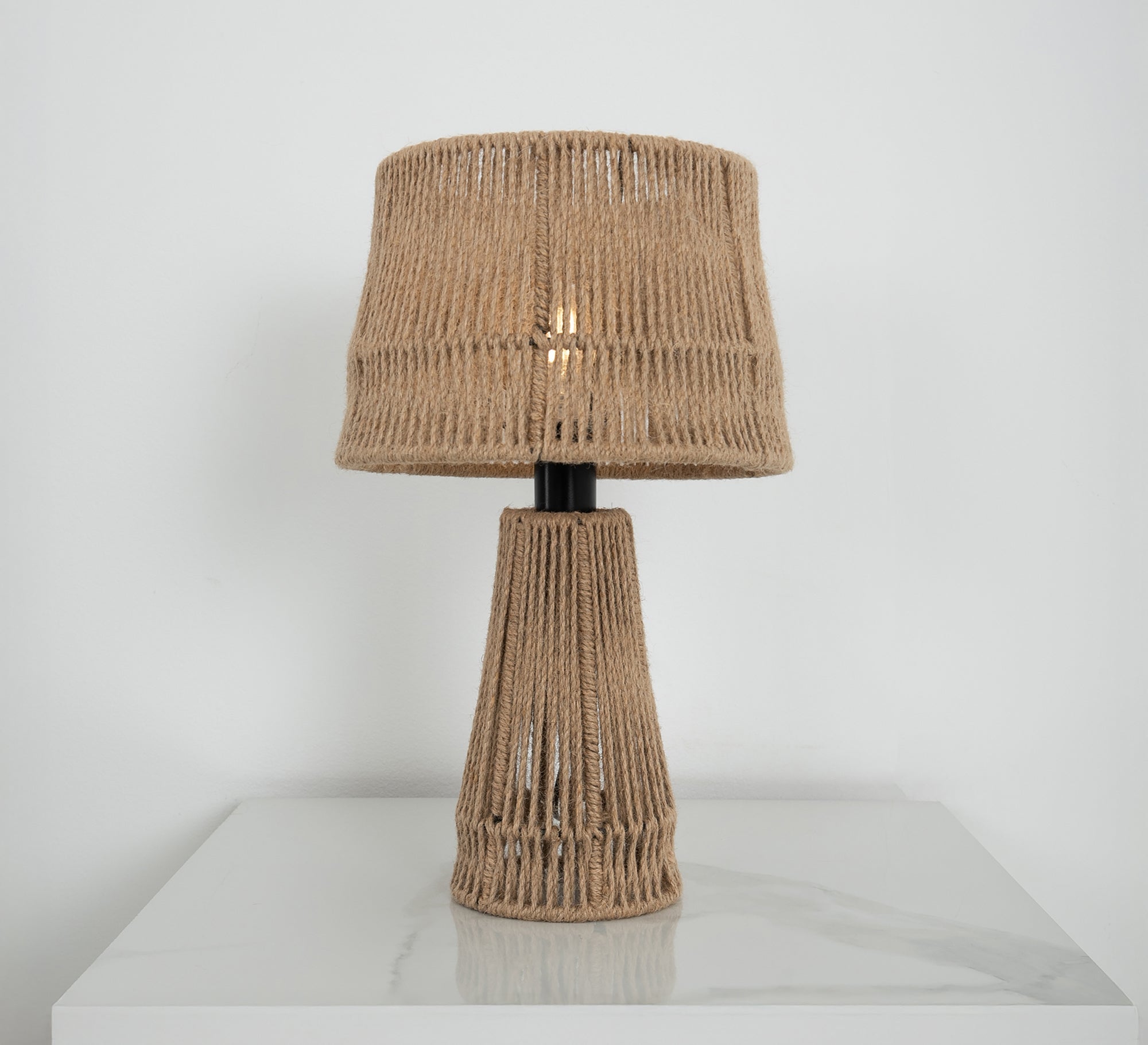 A lampshade for a relaxing coastal atmosphere - Vitrine Furniture - Table lamps