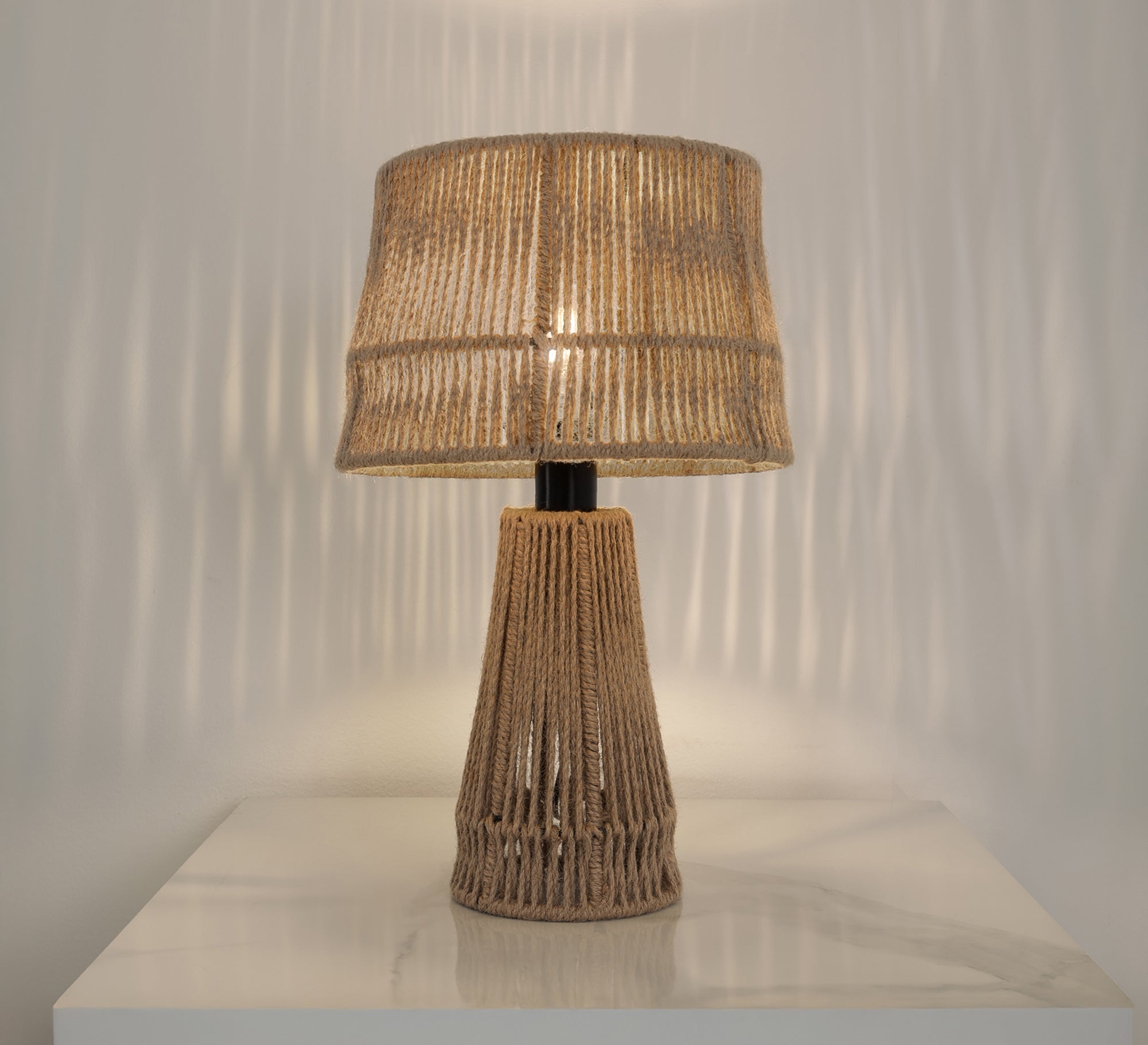 A lampshade for a relaxing coastal atmosphere - Vitrine Furniture - Table lamps