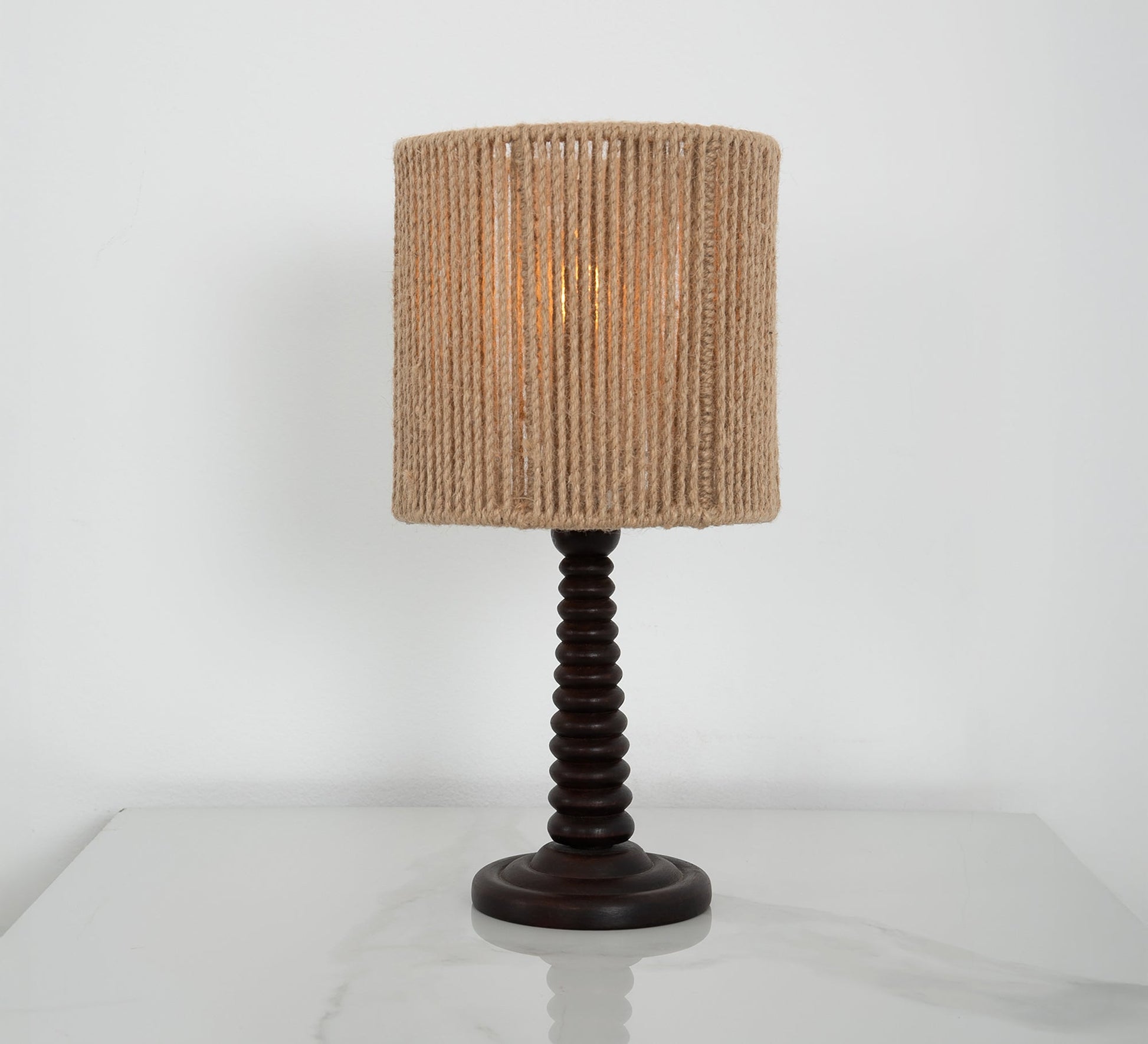 A lampshade that gives you a classic warmth - Vitrine Furniture - Table lamps