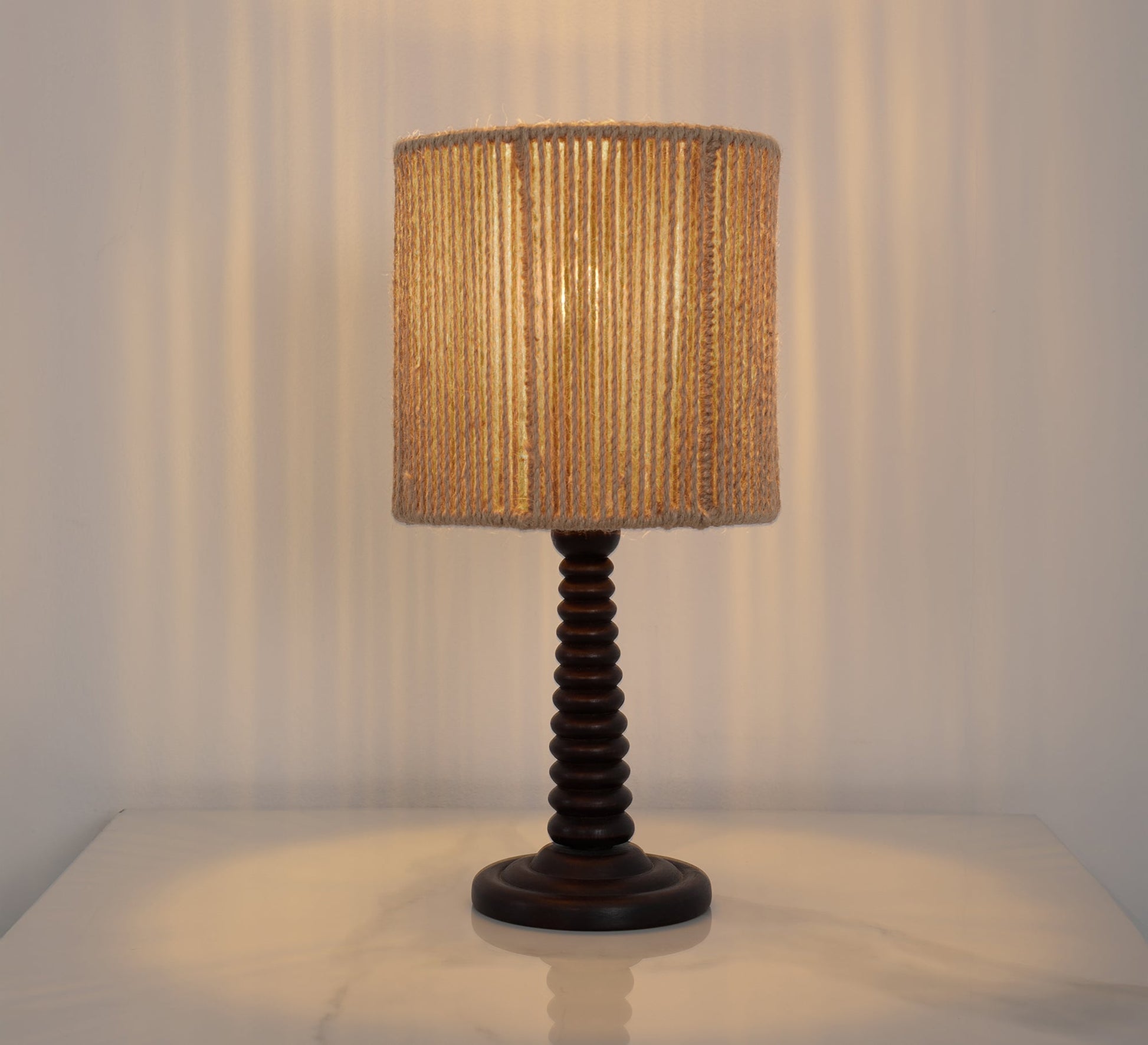 A lampshade that gives you a classic warmth - Vitrine Furniture - Table lamps
