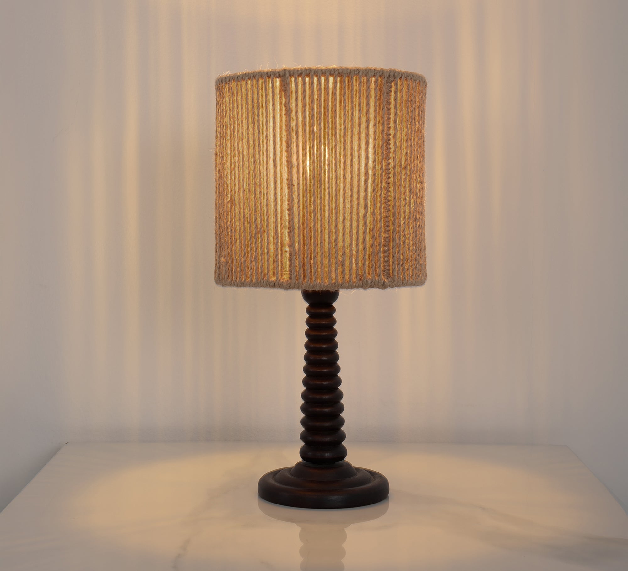 A lampshade that gives you a classic warmth - Vitrine Furniture - Table lamps