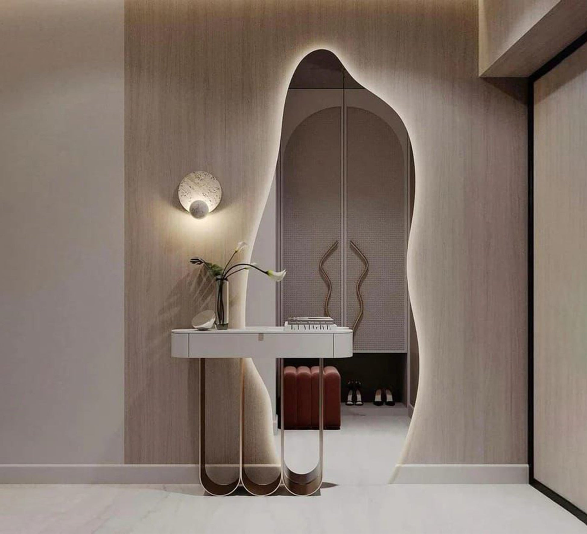 A larg Irregula, fame mirror - Vitrine Furniture - Décor