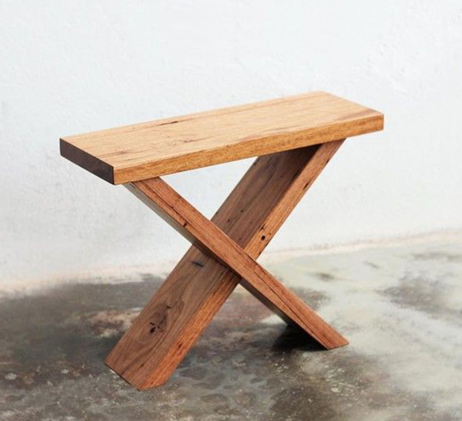 A lovely brown wooden table - Vitrine Furniture - Furniture