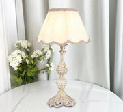 A luxurious and elegant table lamp for a classic decor. - Vitrine Furniture - Lighting