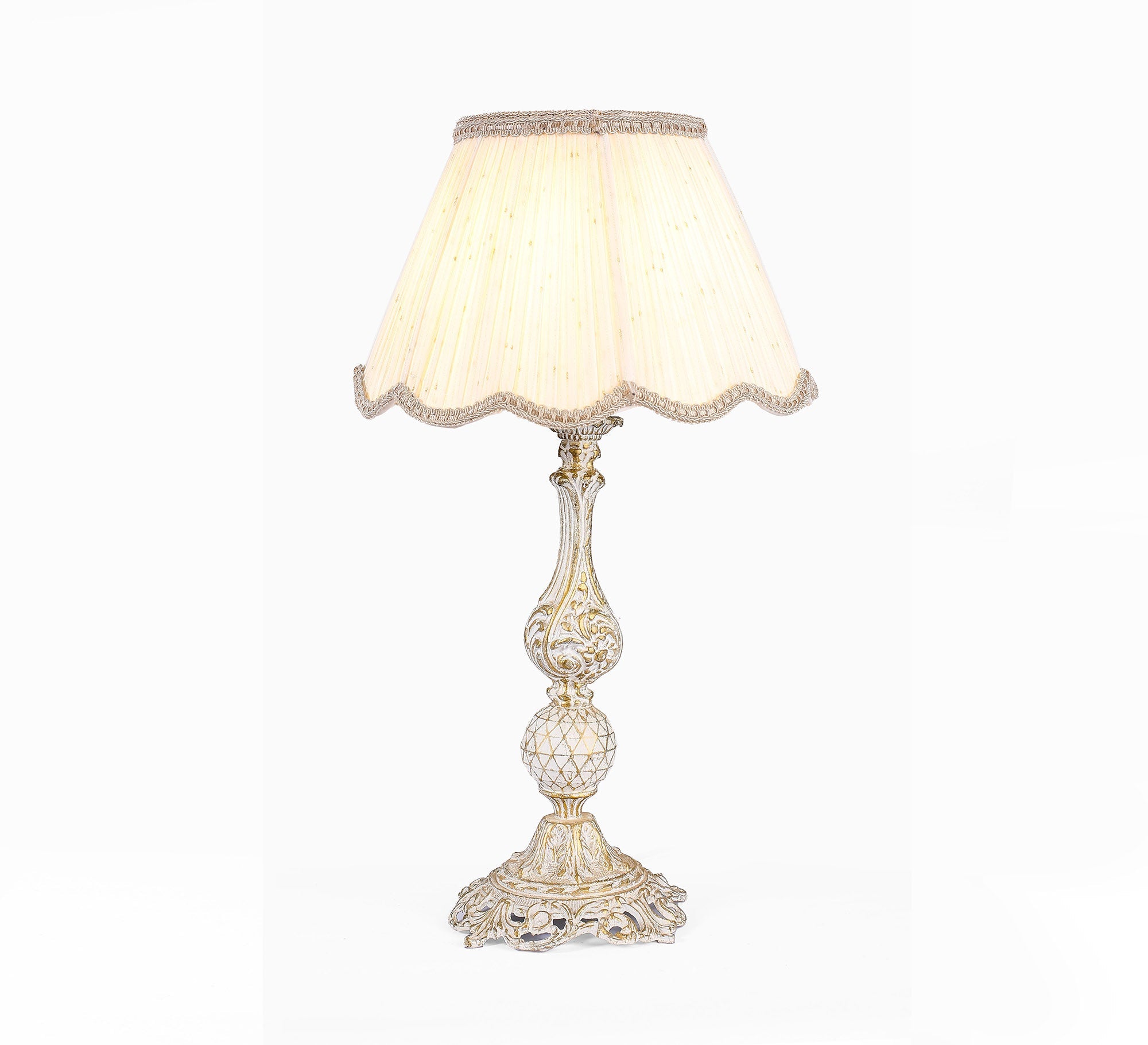 A luxurious and elegant table lamp for a classic decor. - Vitrine Furniture - Lighting