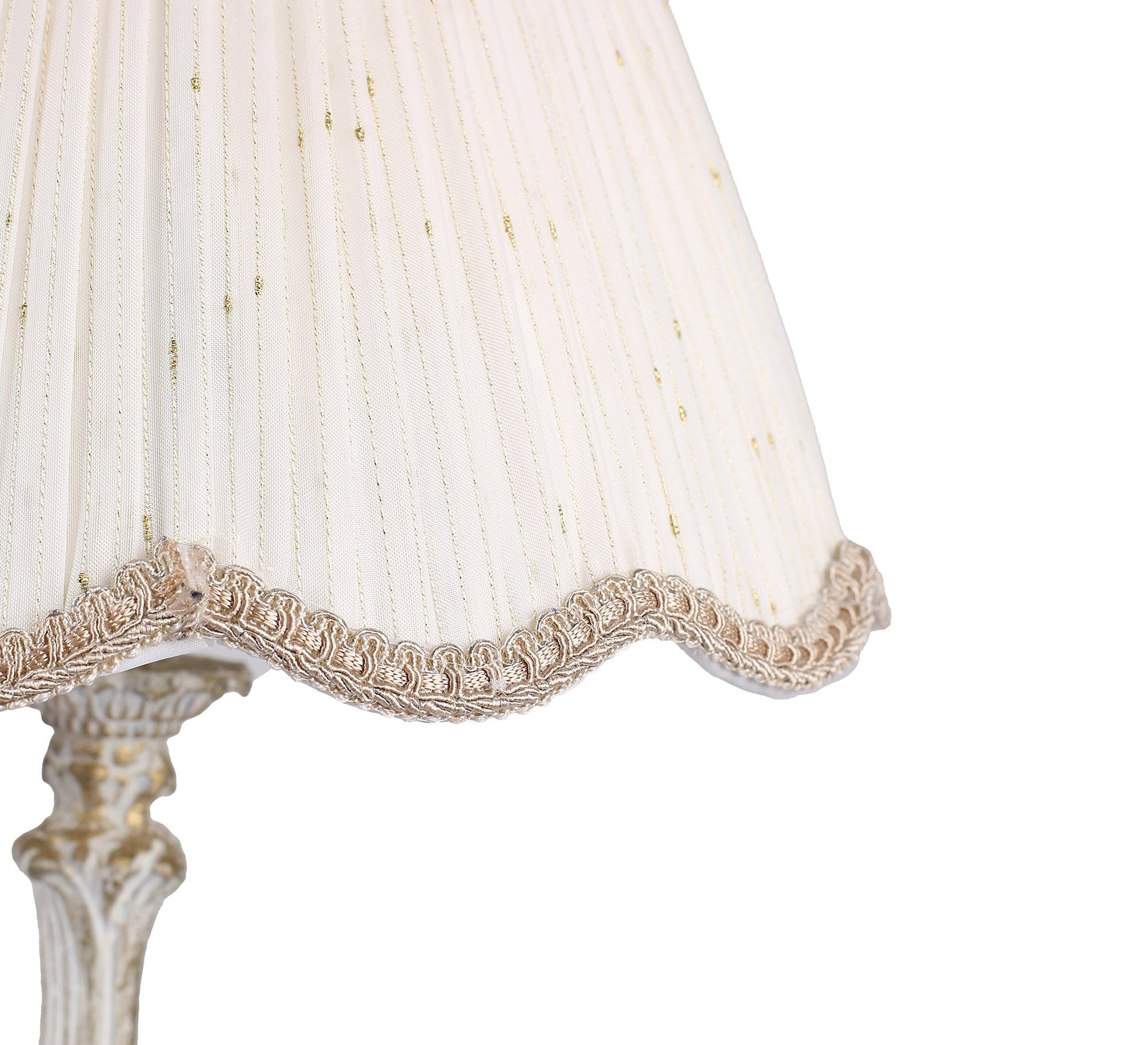 A luxurious and elegant table lamp for a classic decor. - Vitrine Furniture - Lighting