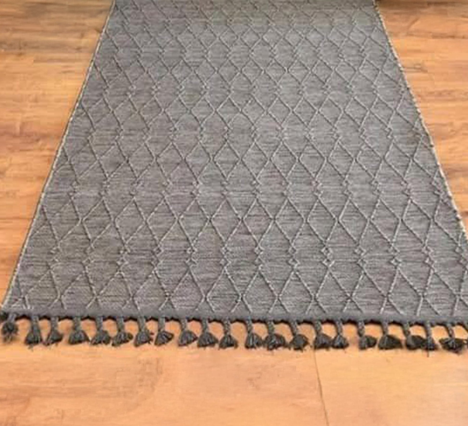 A luxurious dark gray rug - Vitrine Furniture - Accessories