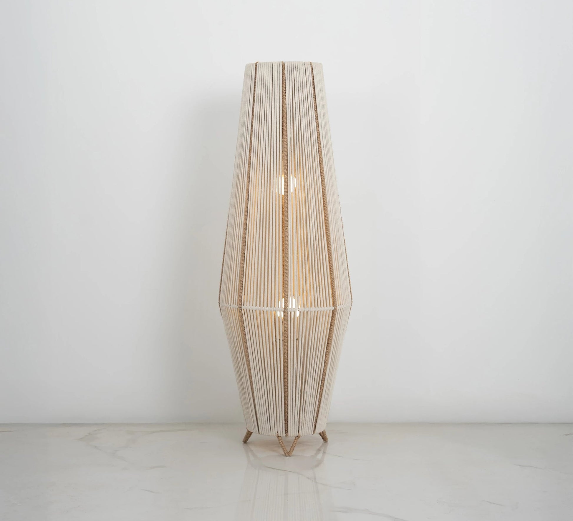 A macrame floor lamp for a warm, bohemian look - Vitrine Furniture - Floor lamps