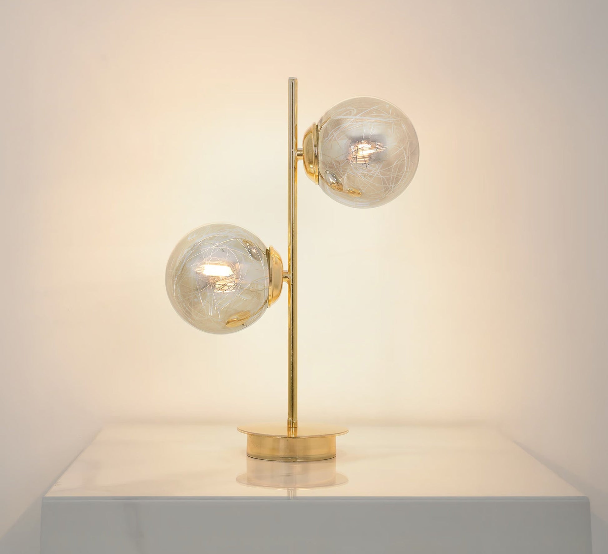 A modern lampshade with an artistic design - Vitrine Furniture - Table lamps