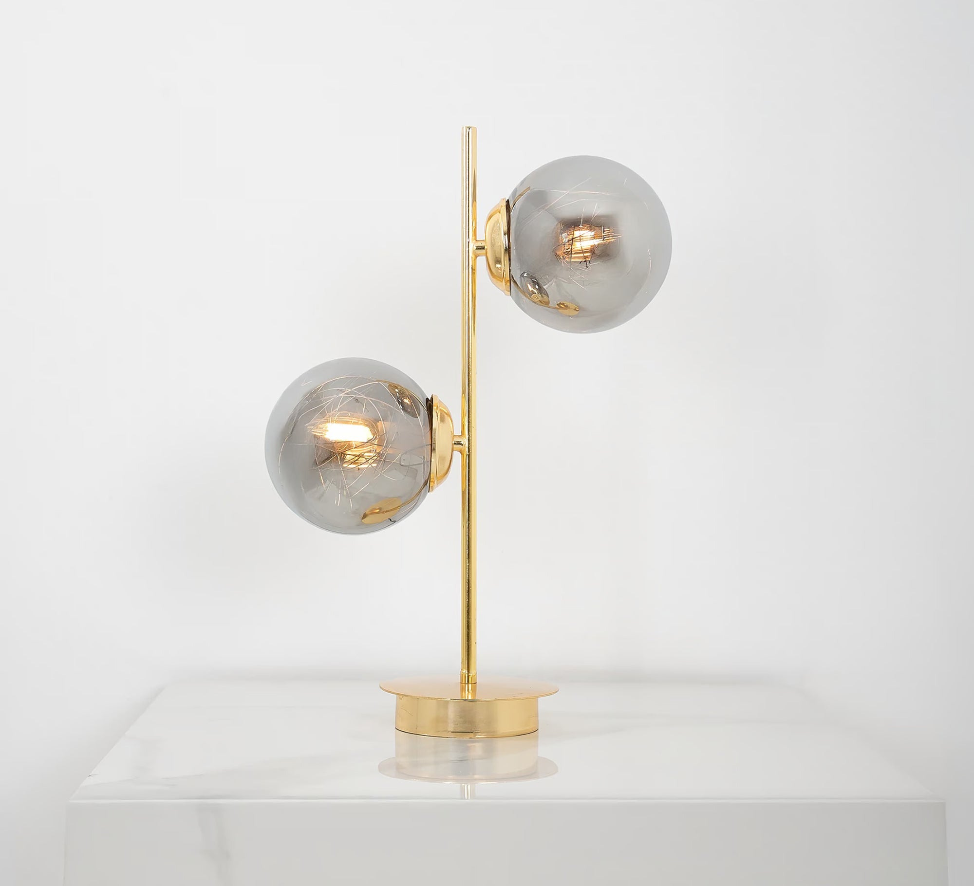 A modern lampshade with an artistic design - Vitrine Furniture - Table lamps