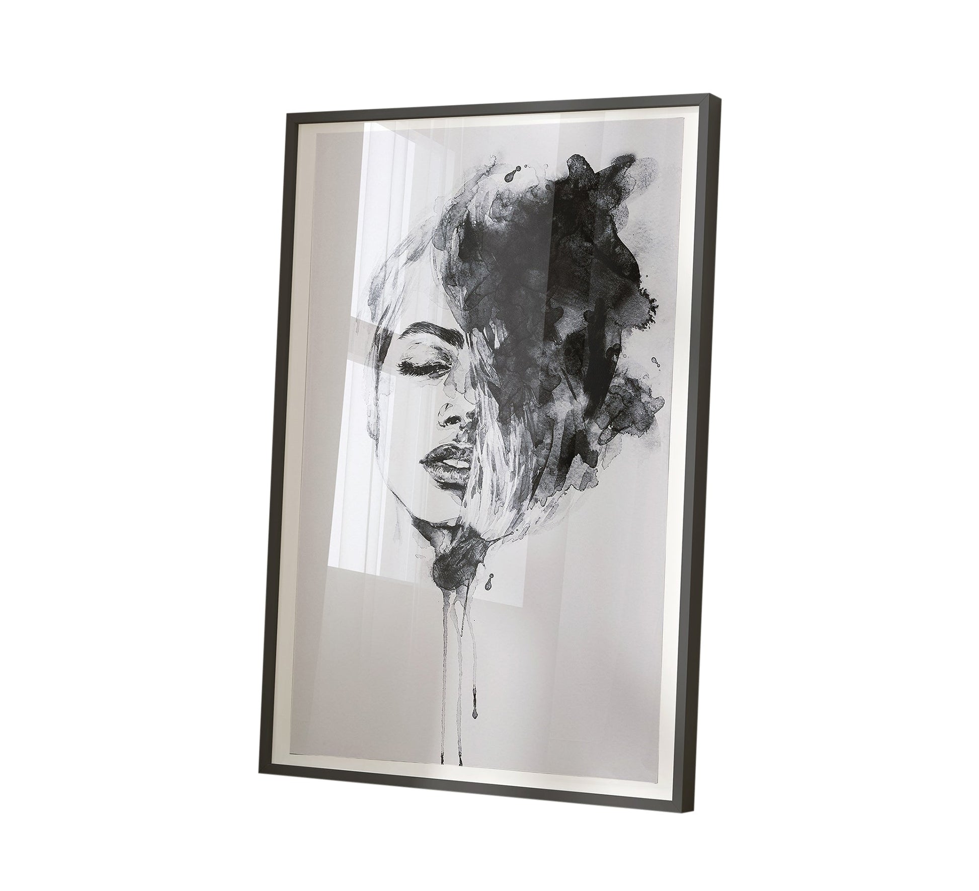 A painting of a girl's face - Vitrine Furniture - Décor