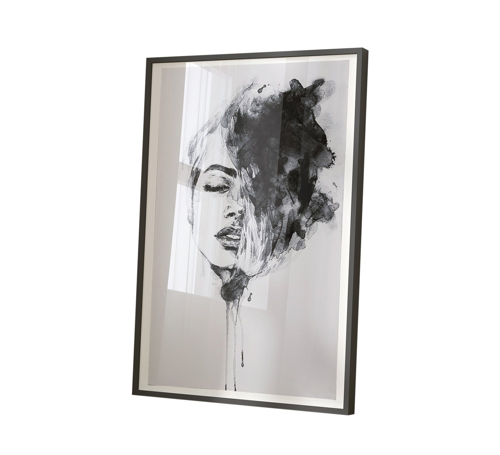 A painting of a girl's face - Vitrine Furniture - Décor
