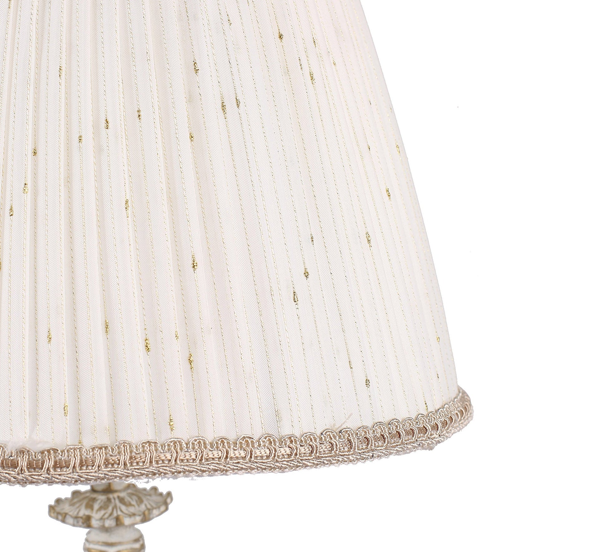 A pair of antique lamps with a luxurious decor - Vitrine Furniture - Lighting