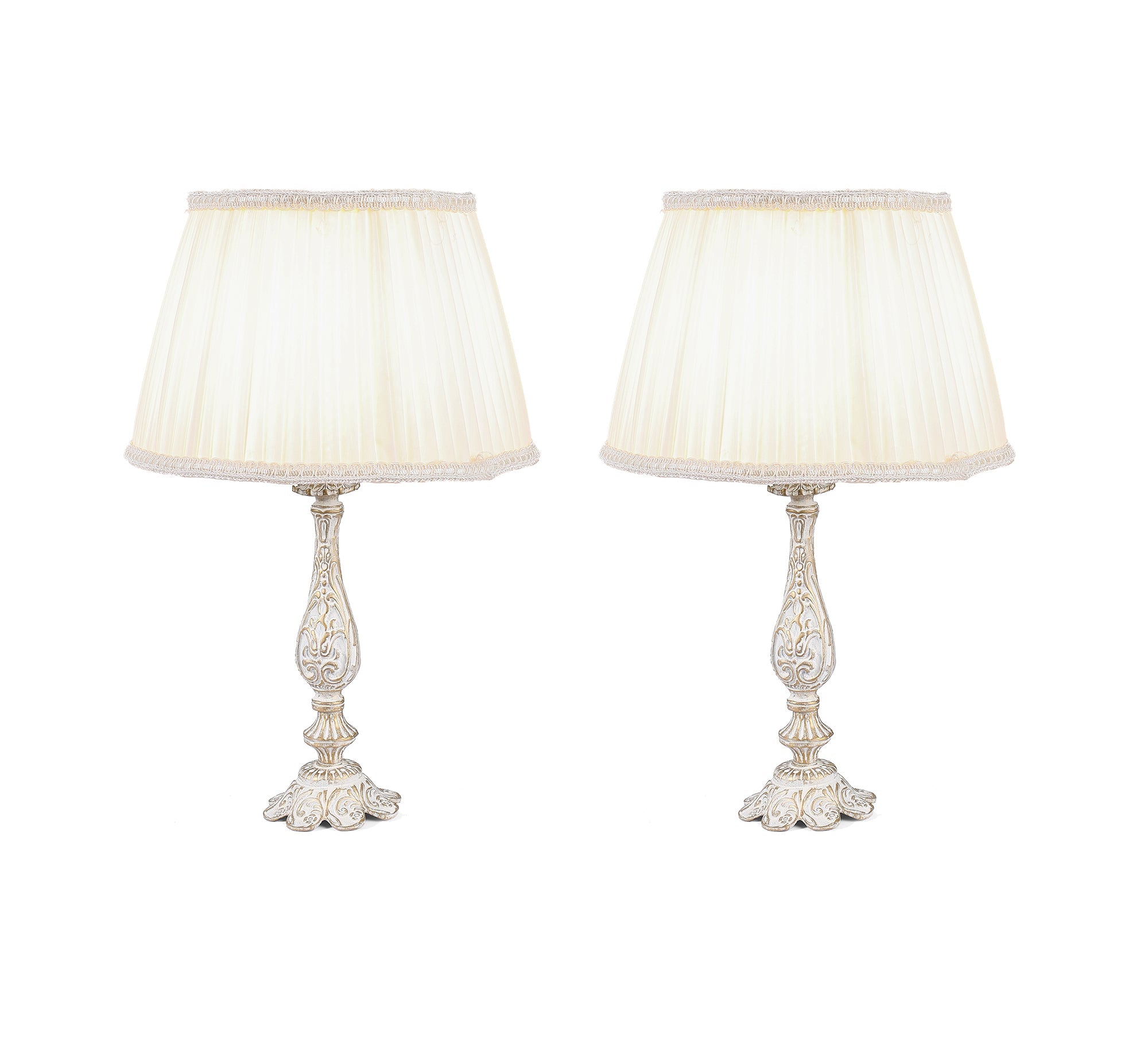 A pair of antique lamps with a luxurious decor - Vitrine Furniture - Lighting
