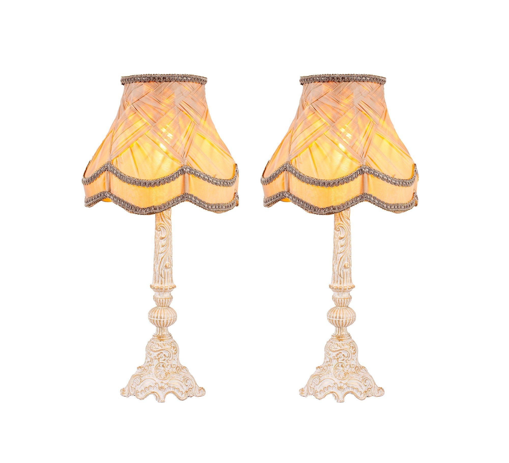 A pair of classic decorative lamps - Vitrine Furniture - Lighting