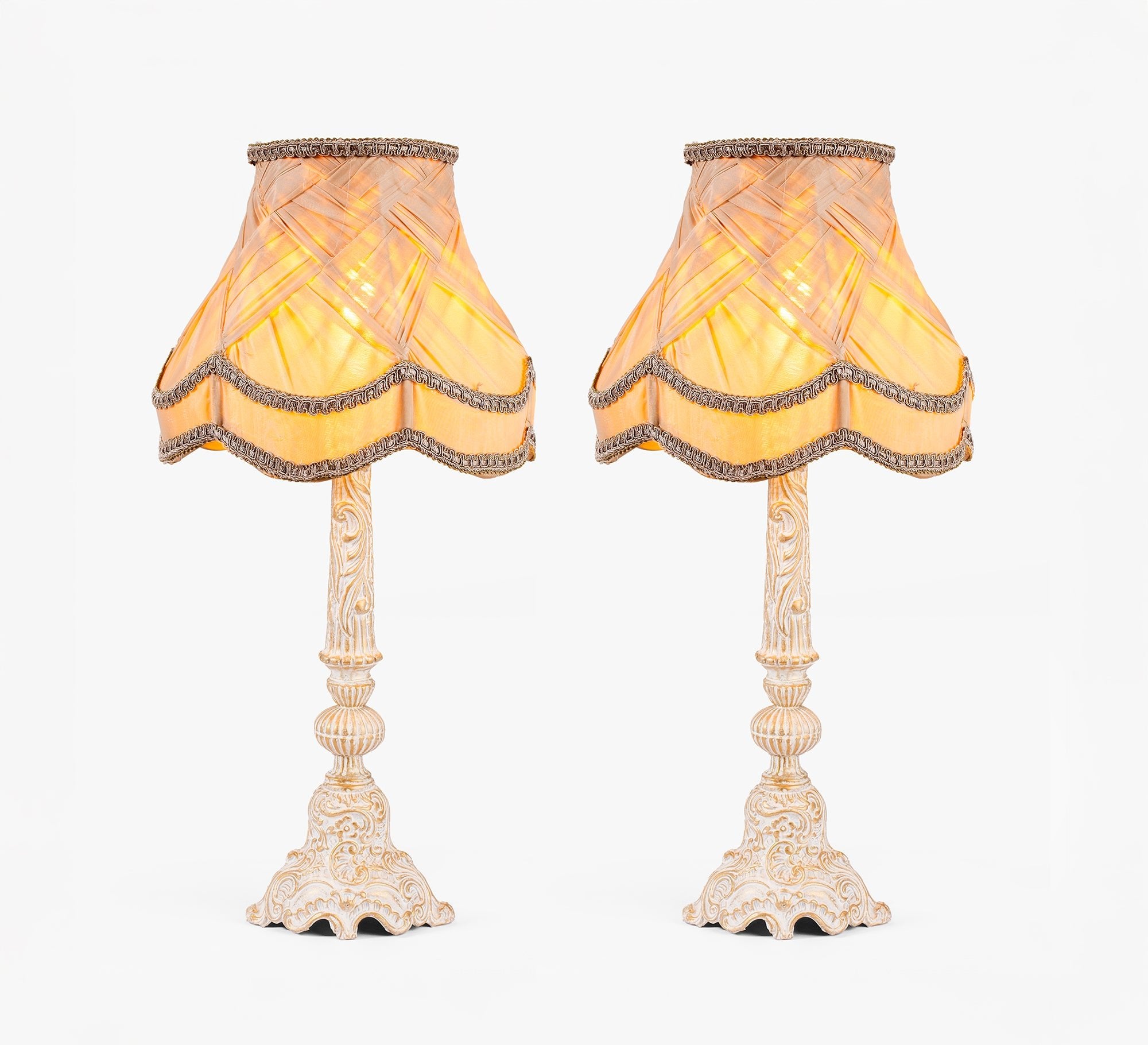 A pair of classic decorative lamps - Vitrine Furniture - Lighting