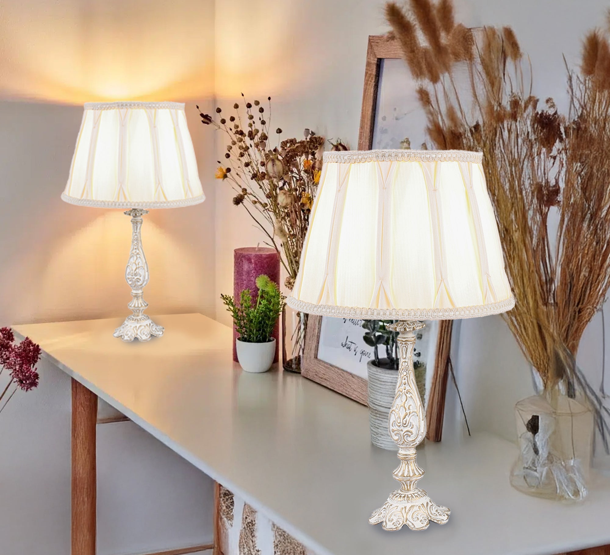A pair of elegant table lamps - Vitrine Furniture - Lighting