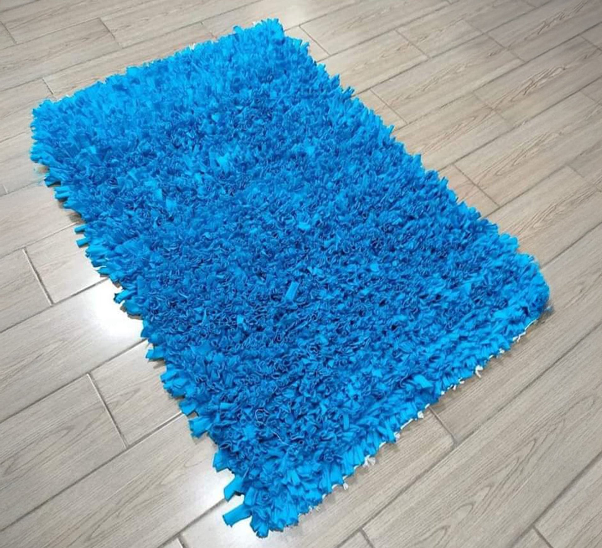A plush pile rug in cheerful blue. - Vitrine Furniture - Accessories