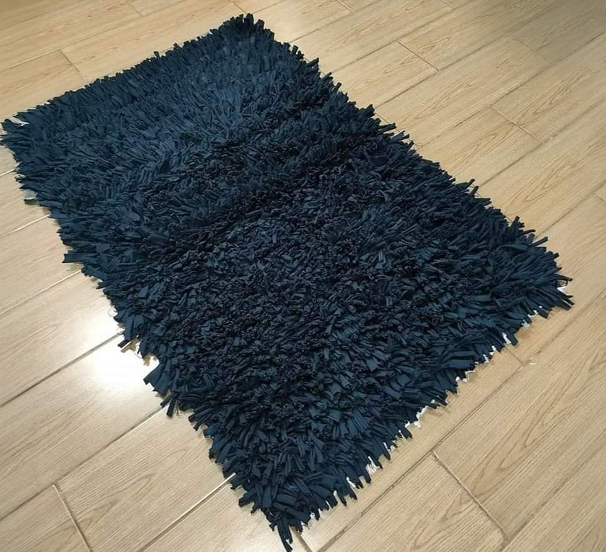 A plush pile rug in dark blue. - Vitrine Furniture - Accessories