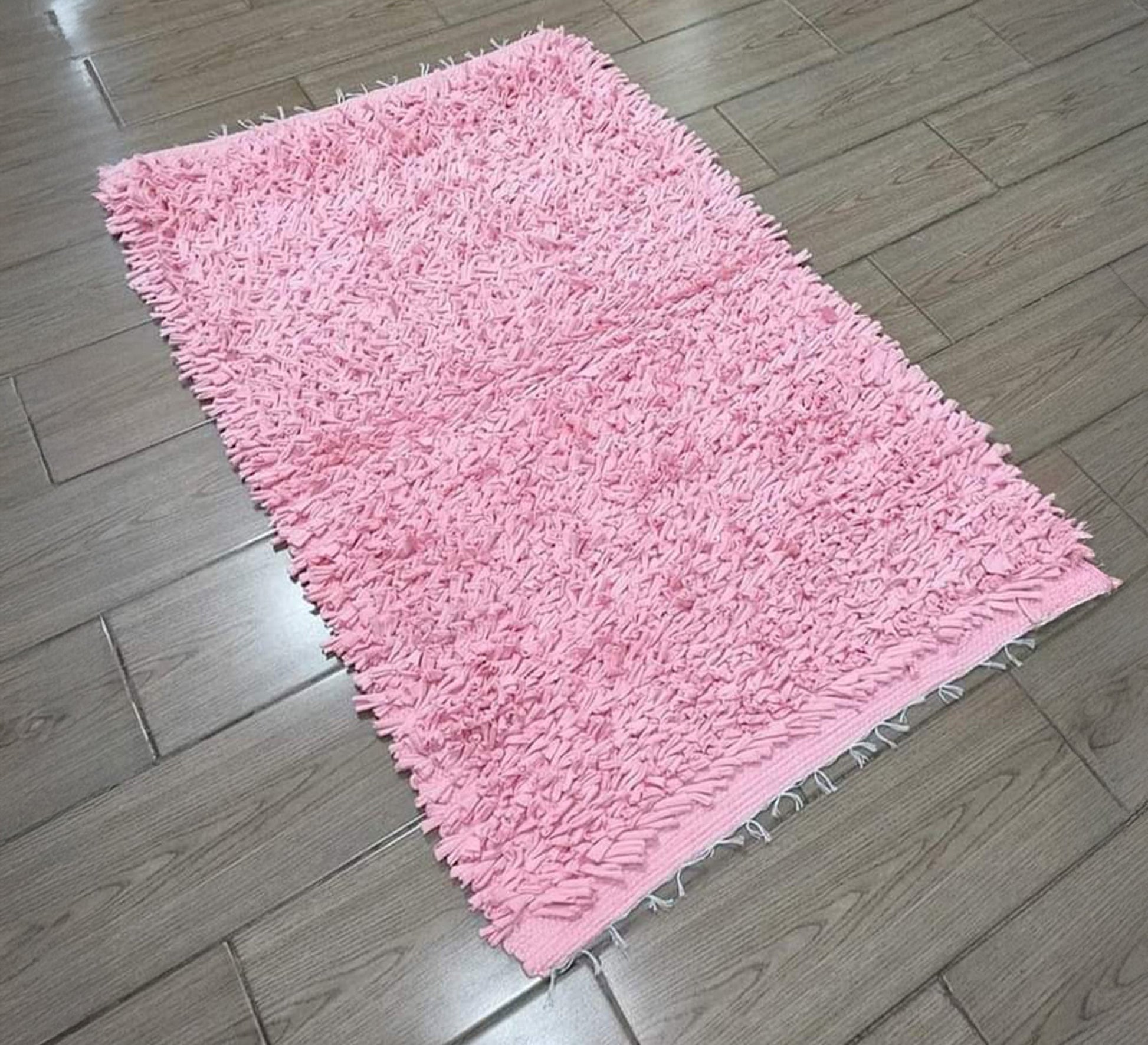A plush pile rug in pink. - Vitrine Furniture - Accessories