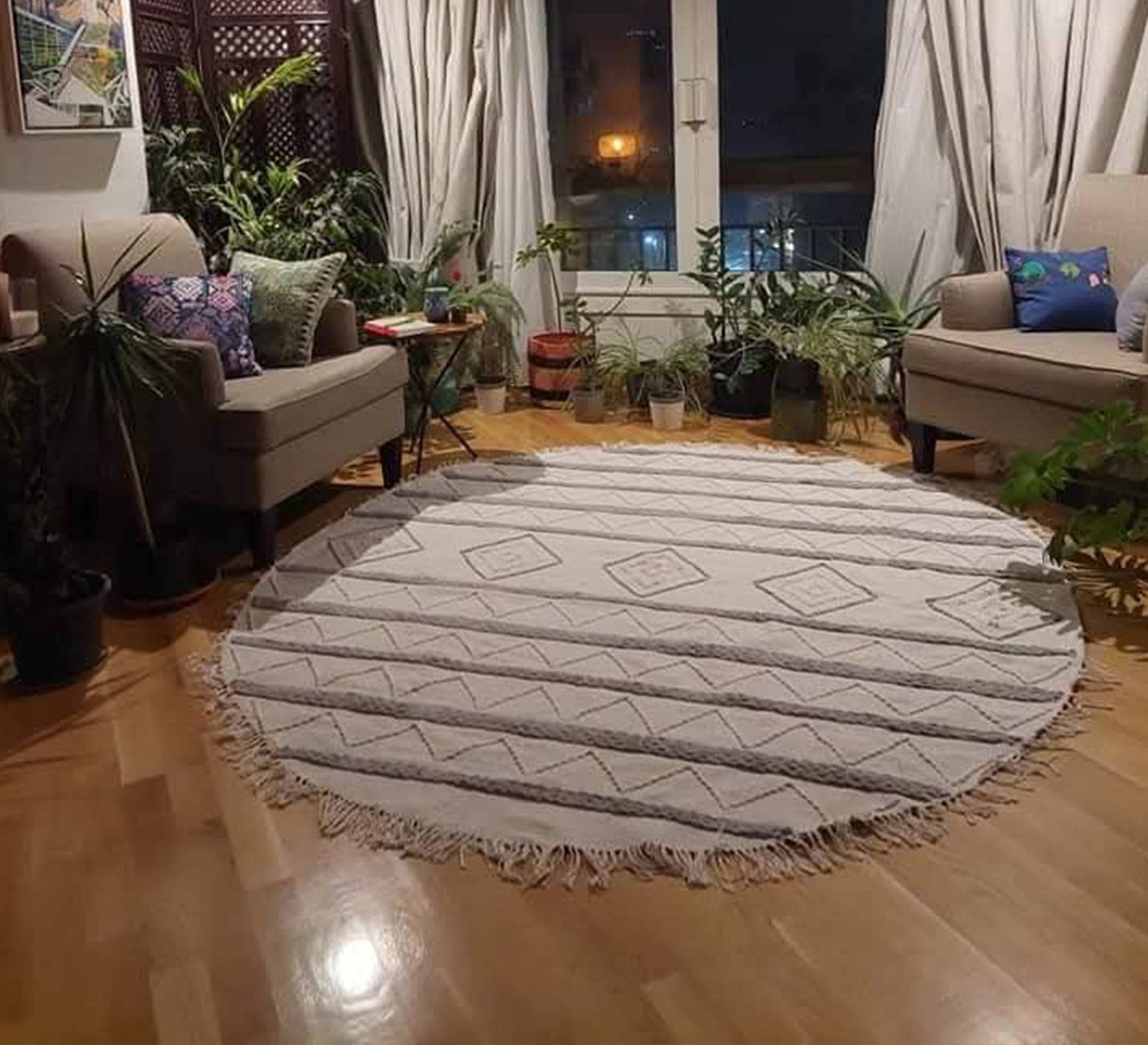 A round rug with geometric patterns and horizontal lines - Vitrine Furniture - Accessories