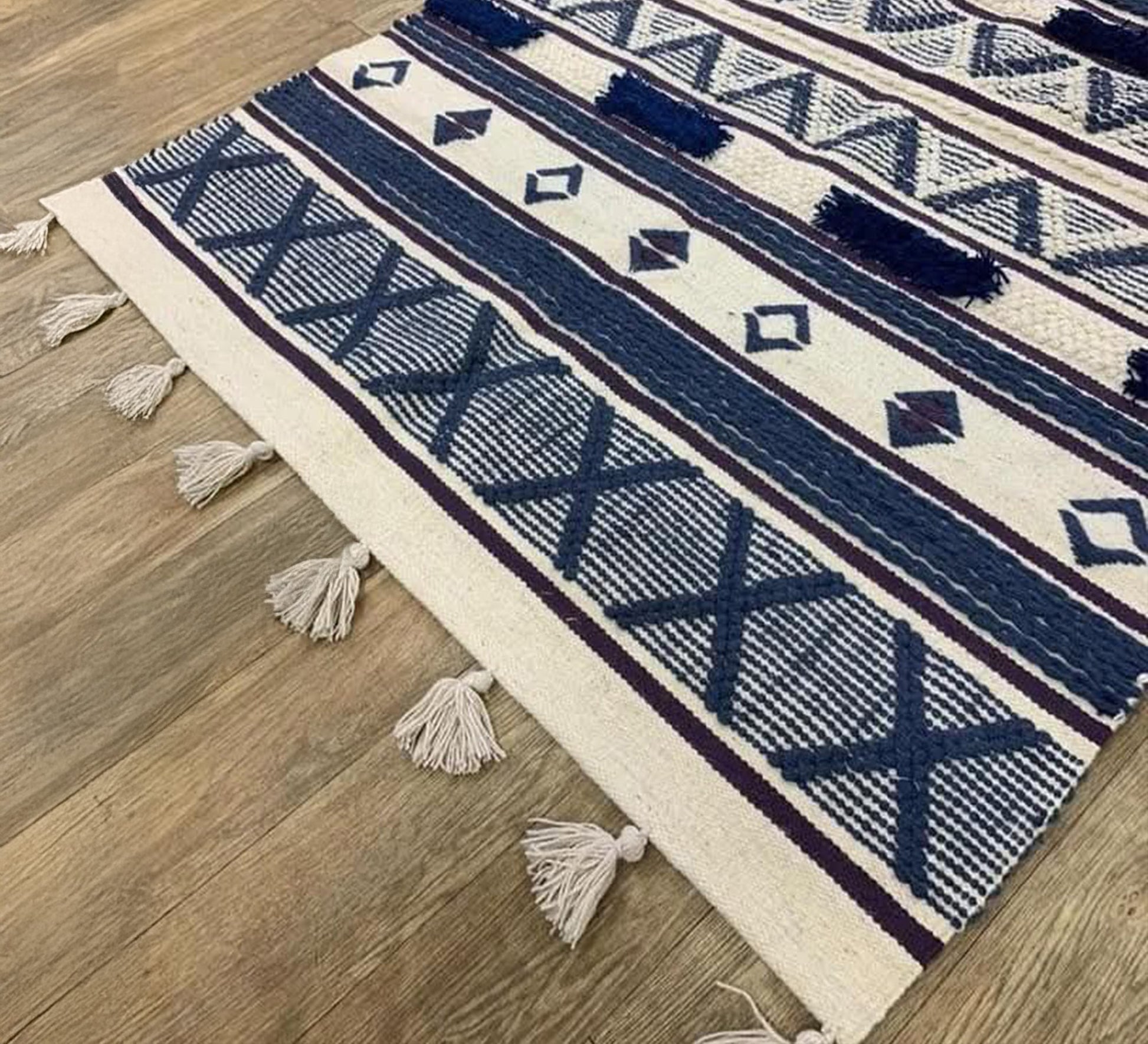 A rug embroidered with geometric patterns of life - Vitrine Furniture - Accessories