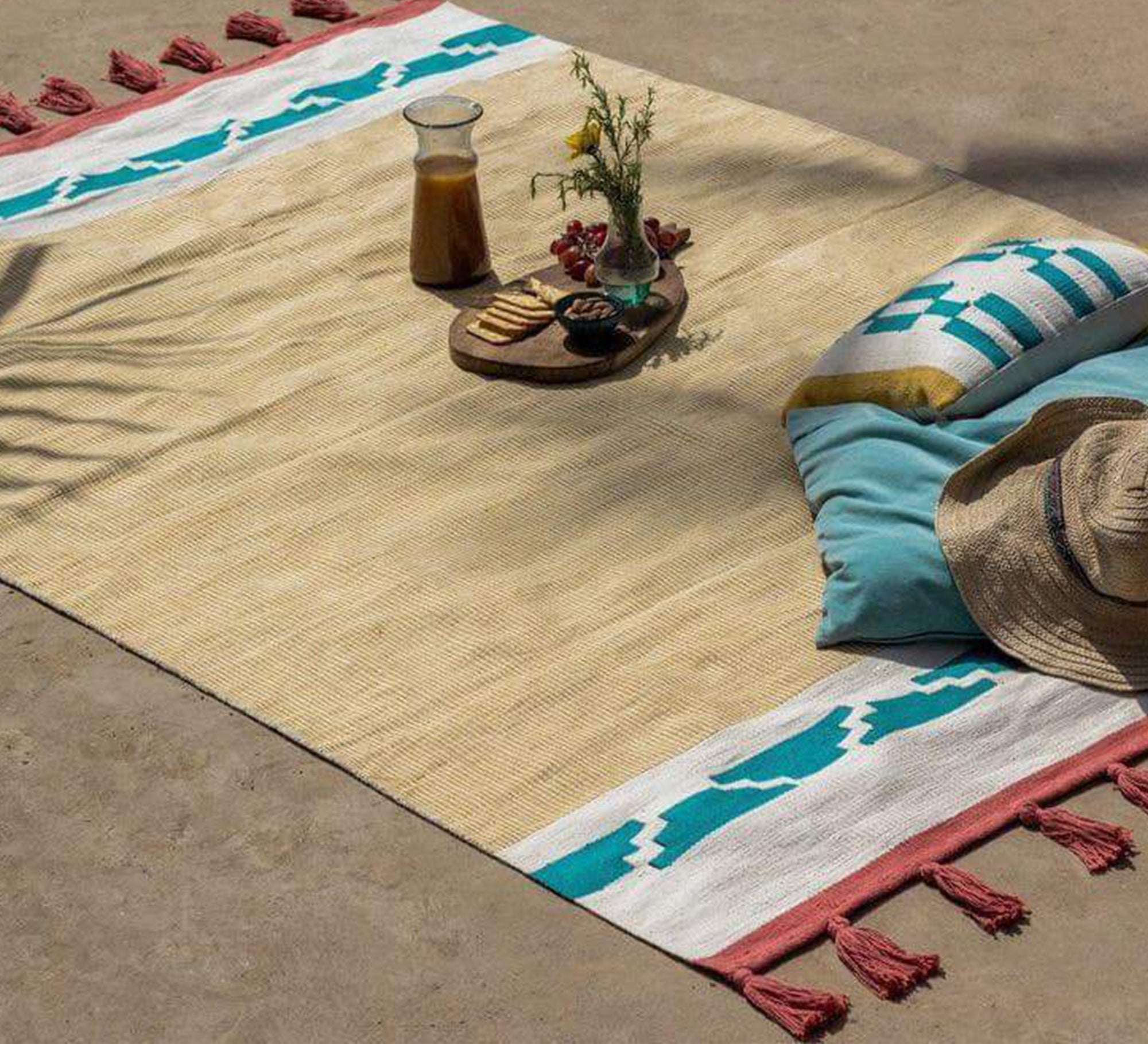 A rug for medium spaces in bright colors - Vitrine Furniture - Accessories