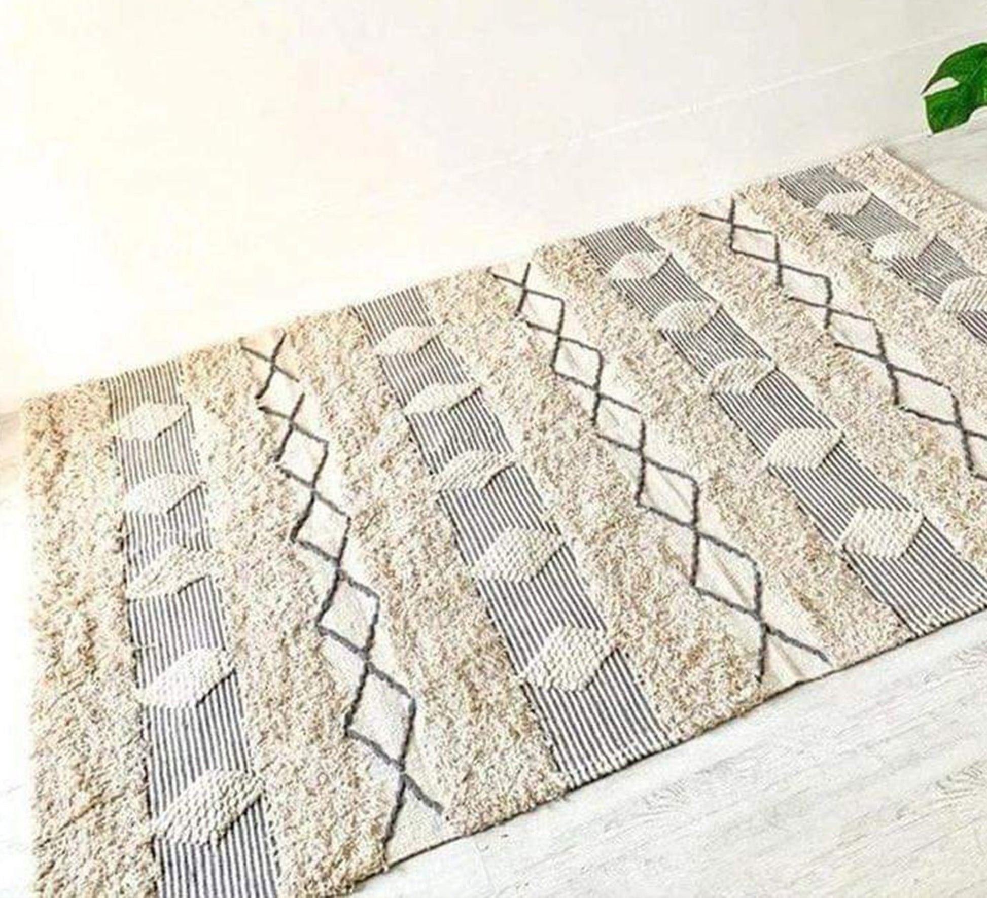 A rug in different and varied colors - Vitrine Furniture - Accessories