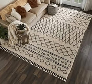 A rug with an interlocking design - Vitrine Furniture - Accessories
