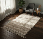 A rug with dense fringes - Vitrine Furniture - Accessories