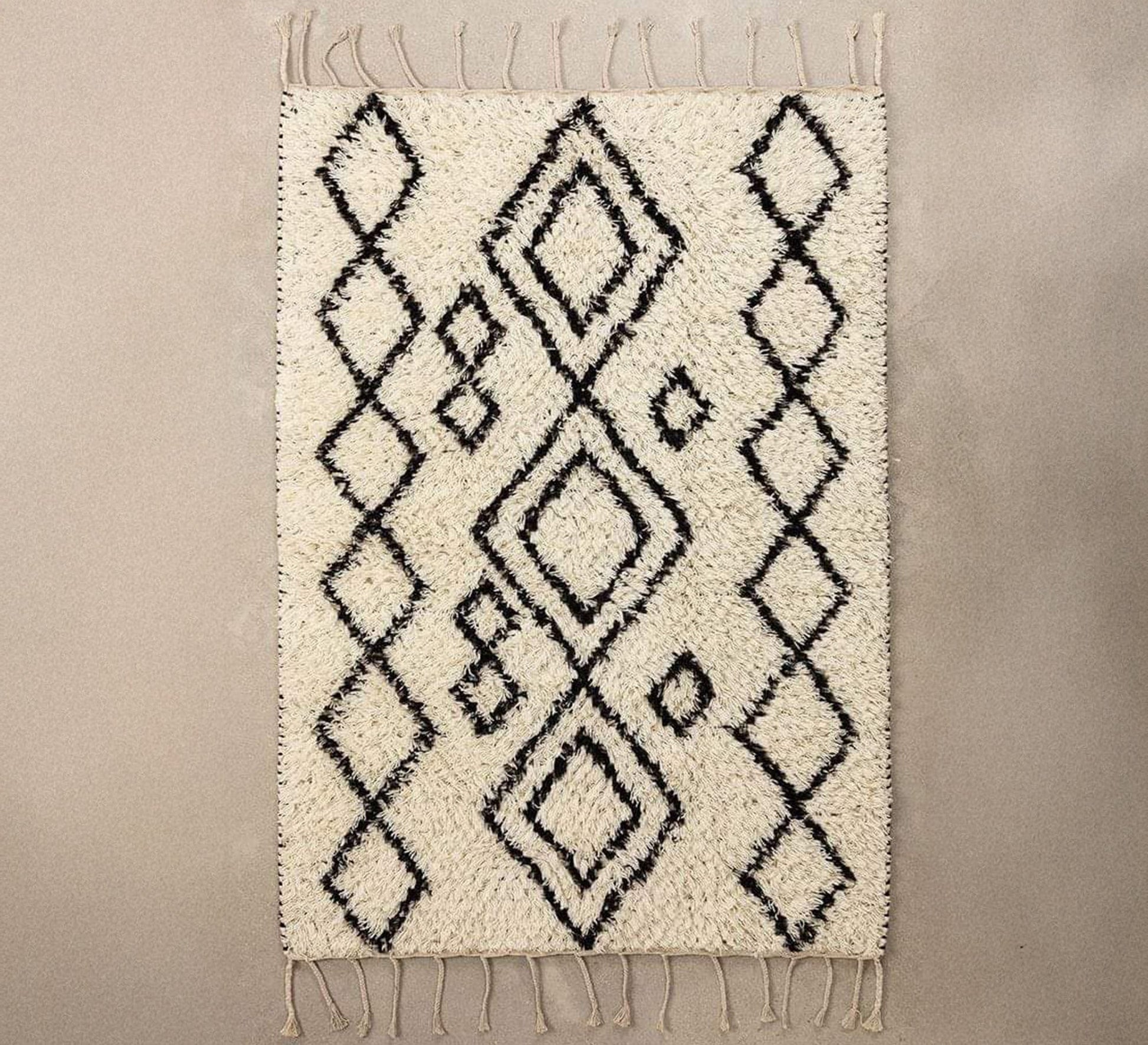 A rug with diamond - patterned designs - Vitrine Furniture - Accessories