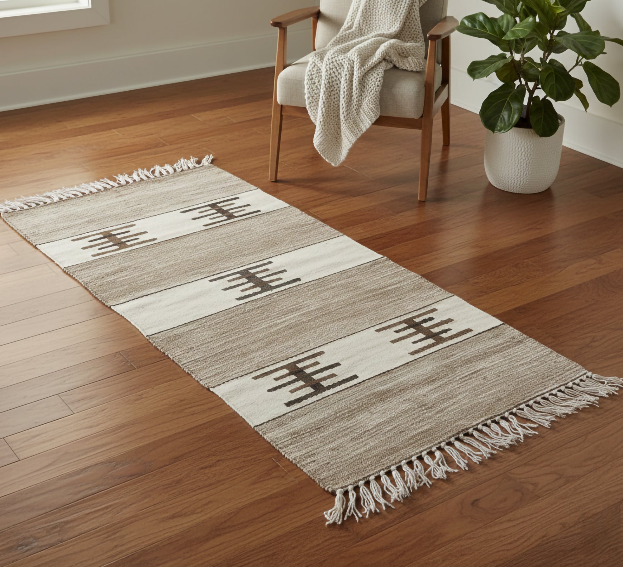 A rug with elegant lines and patterns - Vitrine Furniture - Accessories
