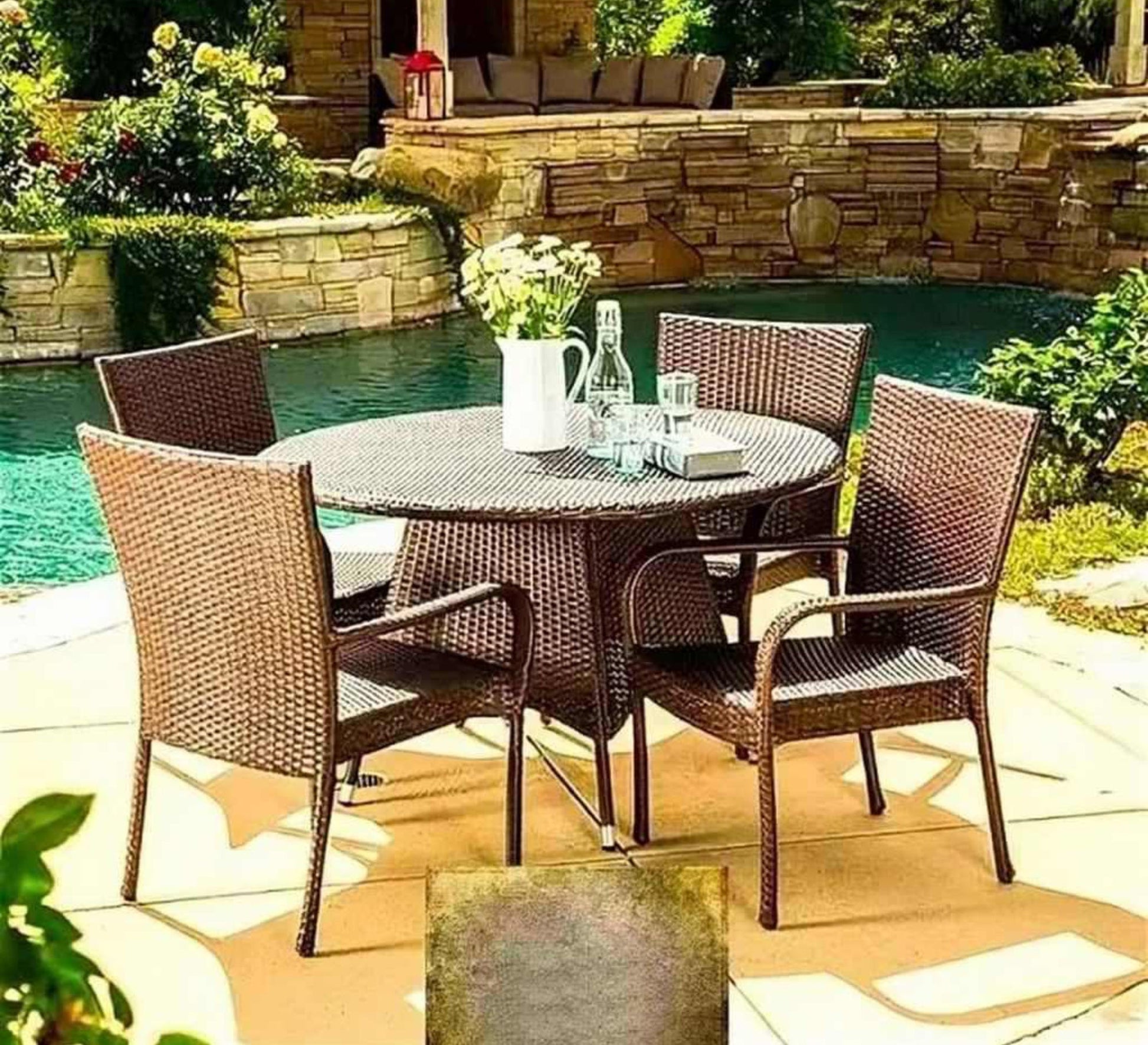 A set of Circular dining table with four chairs - Vitrine Furniture - Outdoor Products