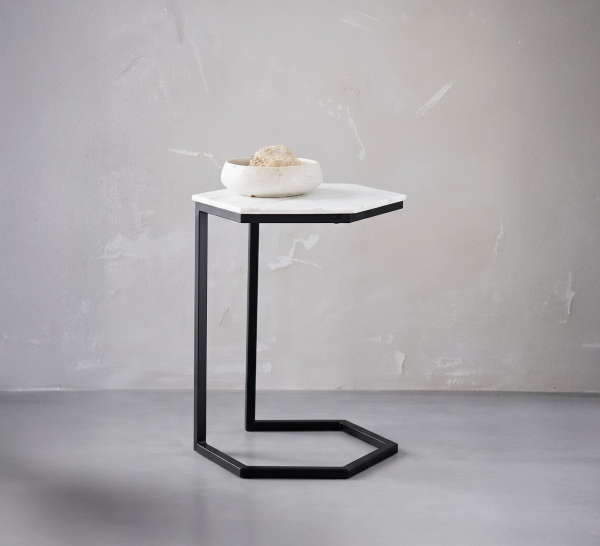 A side table with smart elegance - Vitrine Furniture - Furniture