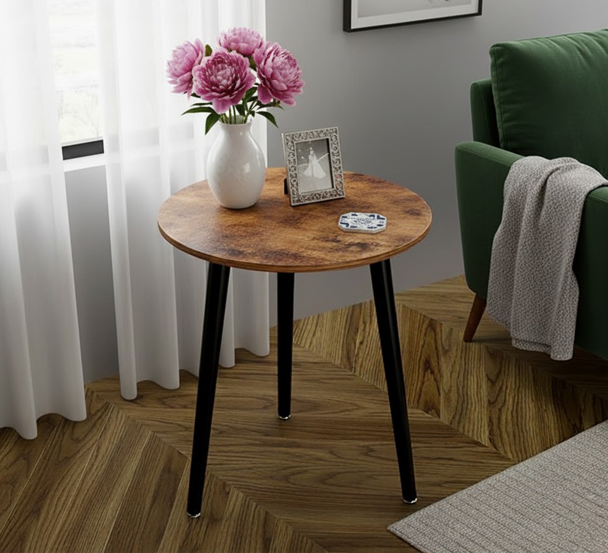 A small round table - Vitrine Furniture - Side Tables