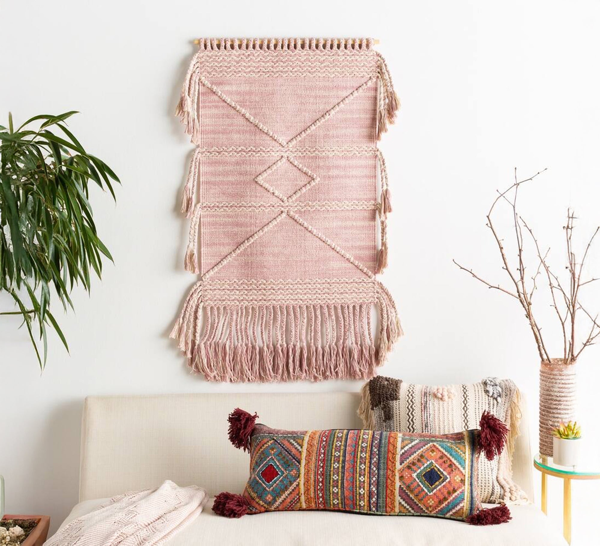 A soft, geometric diamond runner with tassels - Vitrine Furniture - Accessories