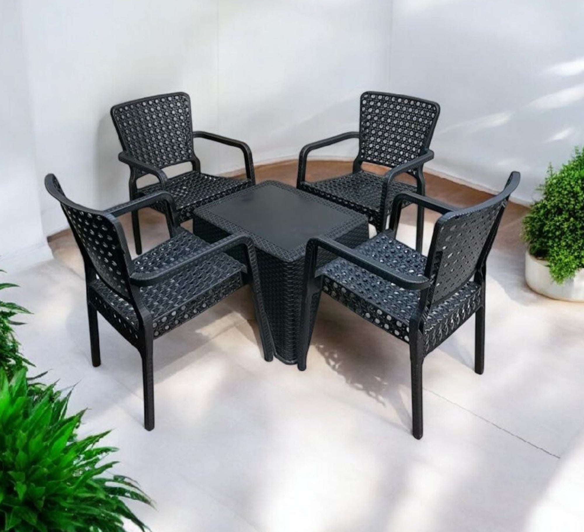 A stylish and durable black outdoor seating set - Vitrine Furniture - Outdoor Products